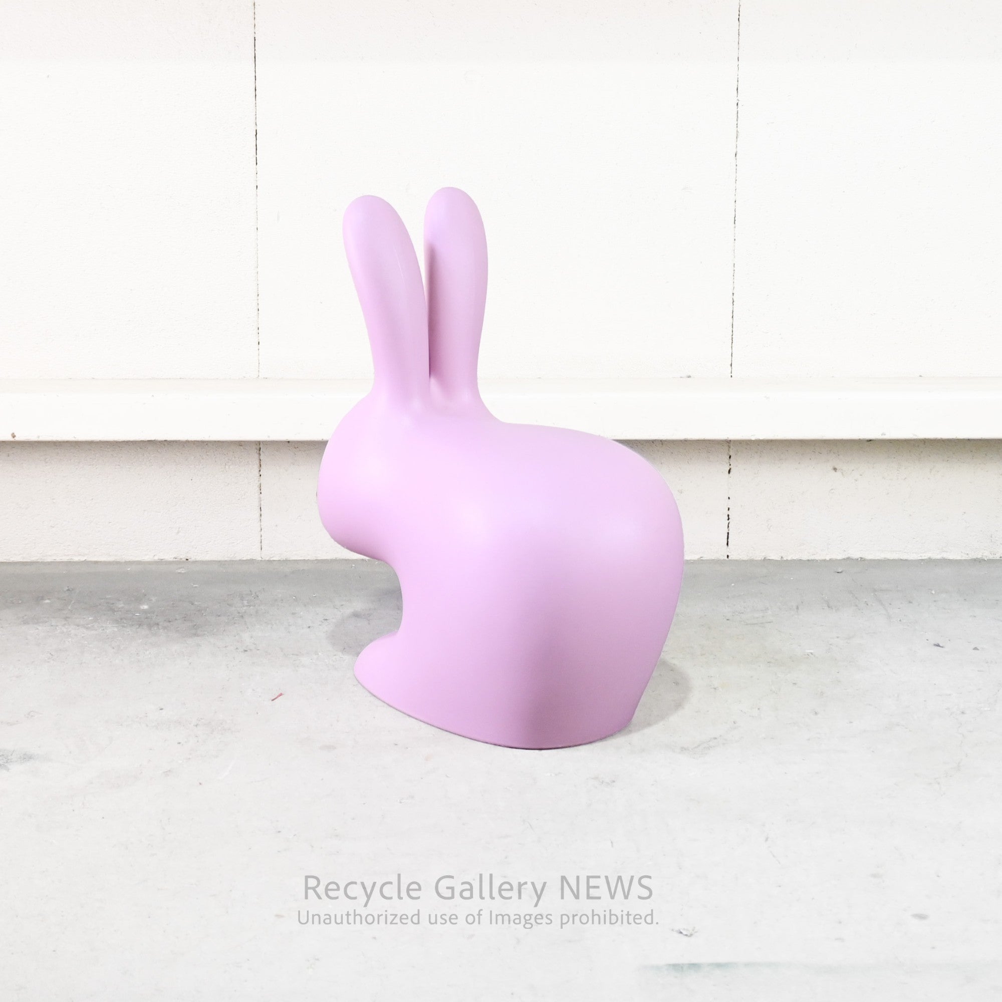 Qeeboo  Rabbit Chair Baby Pink Italian  Polyethylene Playful Storybook Design Indoor & Outdoor Use / クイーブー ラビットチェア  イタリア 物語 遊び心 ピンク ポリエチレン 内外兼用