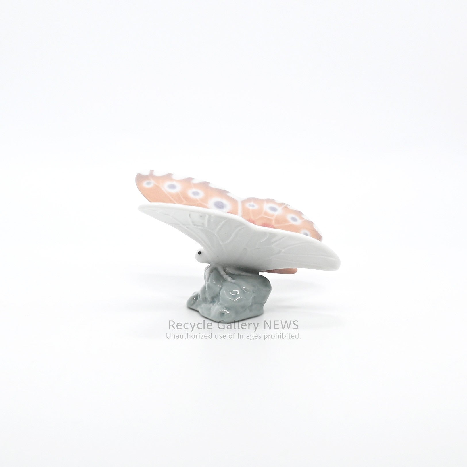 NAO by Lladro Porcelain Pink Butterfly Figurine / ナオ リヤドロ 蝶々モチーフ 磁器 フィギュリン オブジェ ピンク パステルカラー