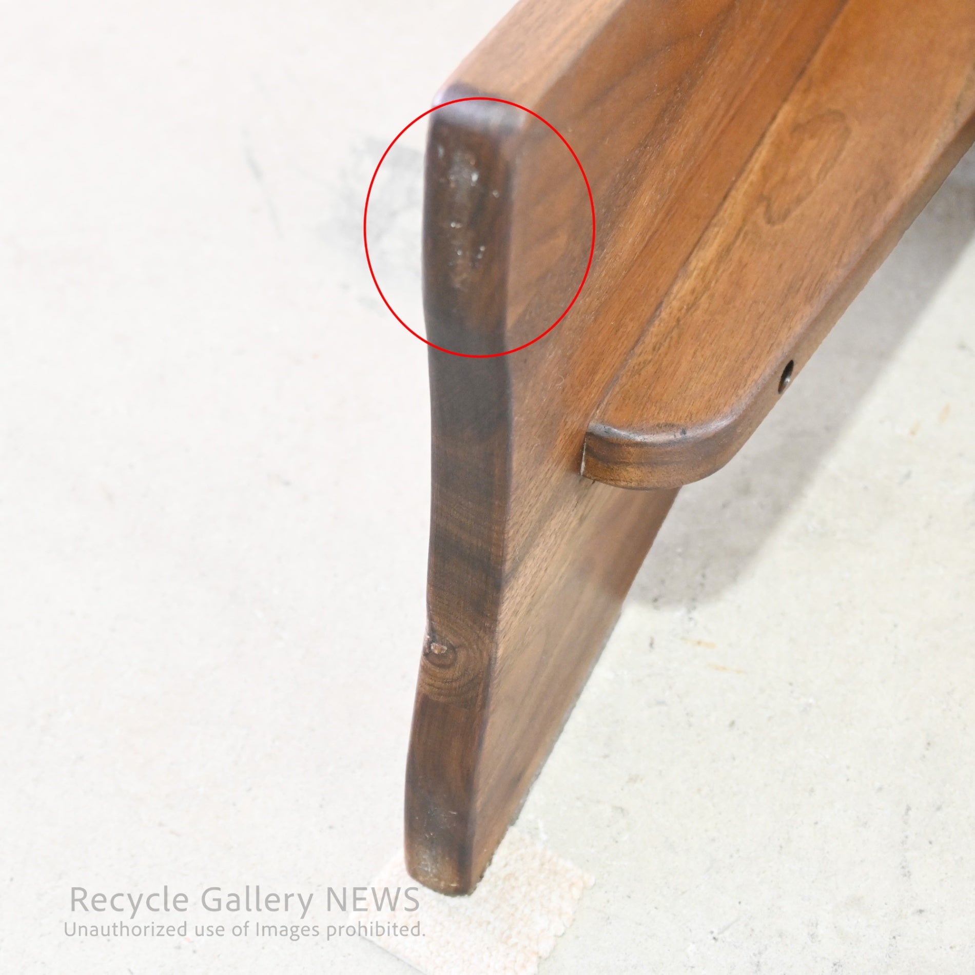 Kuwaya "Ridgeline 48" Solid Wood Multi Stool & Arm Table Japan / 久和屋 リッジライン 48 マルチスツール 日本 ウォールナット ベランダ アームテーブル