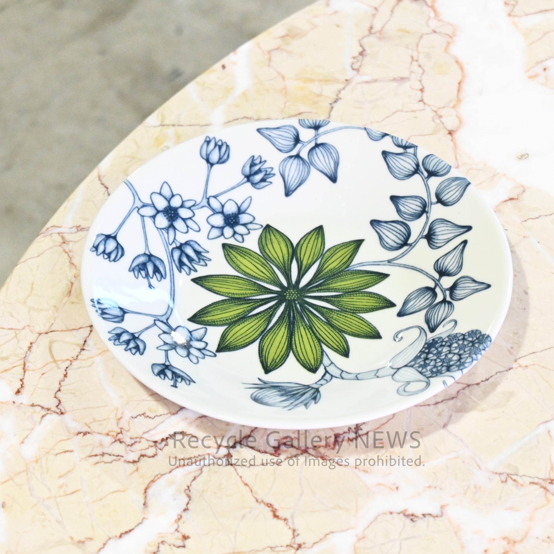 ARABIA  Runo Spring Drop Finland Floral 16.5cm Plate with Old Backstamp, Scandinavian Style / アラビア "ルノ スプリング ドロップ" 16.5cmプレート フィンランド 北欧 花柄  旧スタンプ