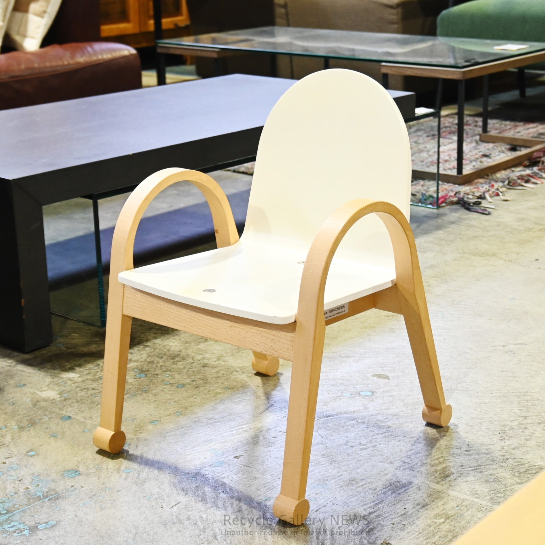 Nisshin Mokko ac-cent Kids chair White Japan / 日進木工 アクセント キッズチェア ホワイト 日本