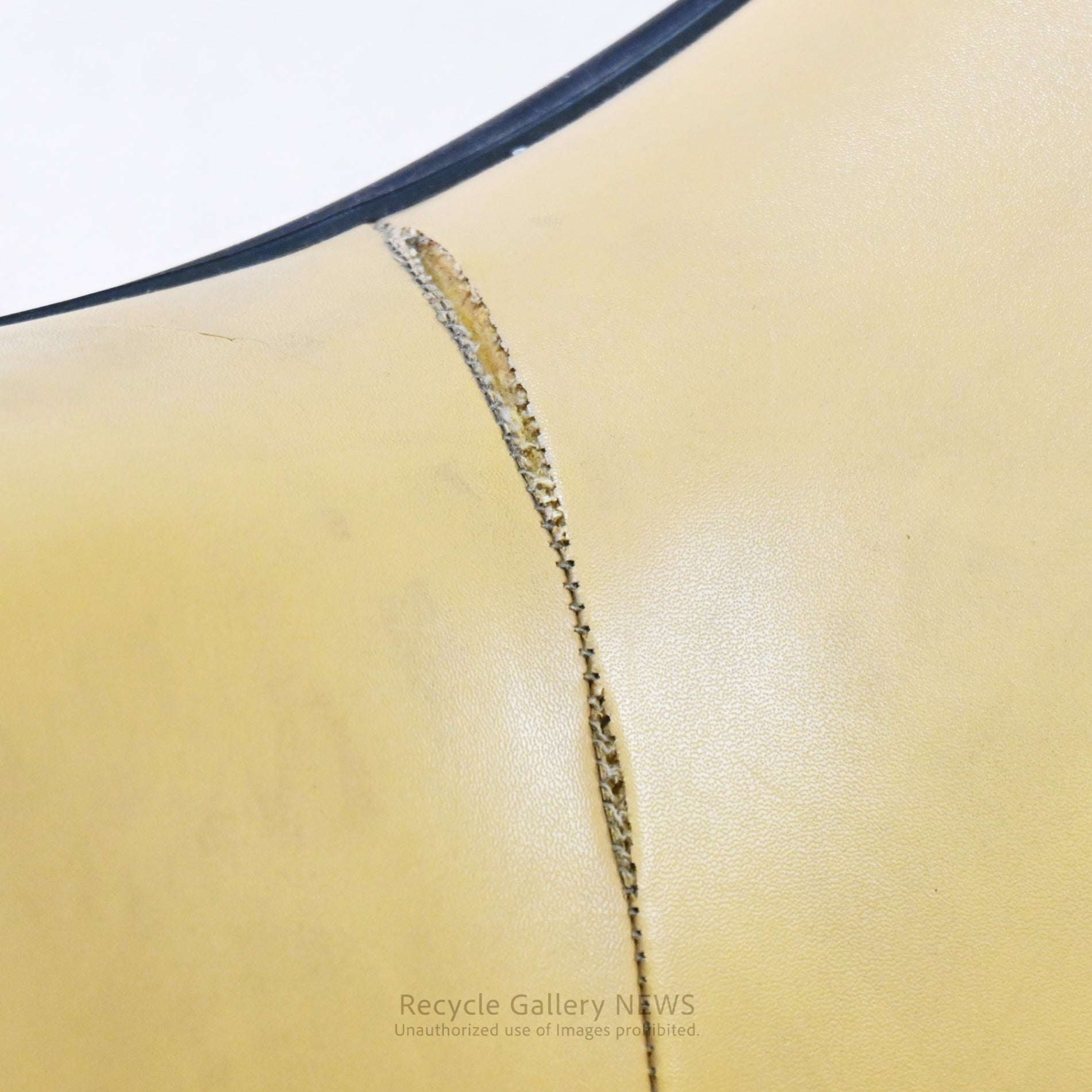 Vintage Herman Miller Eames 1st Generation Arm Shell Chair American Mid Century With Damage / ハーマンミラー イームズ アームシェルチェア 1ｓｔ ﾀﾞﾒｰｼﾞ イームズ夫妻 ミットセンチュリー アメリカ