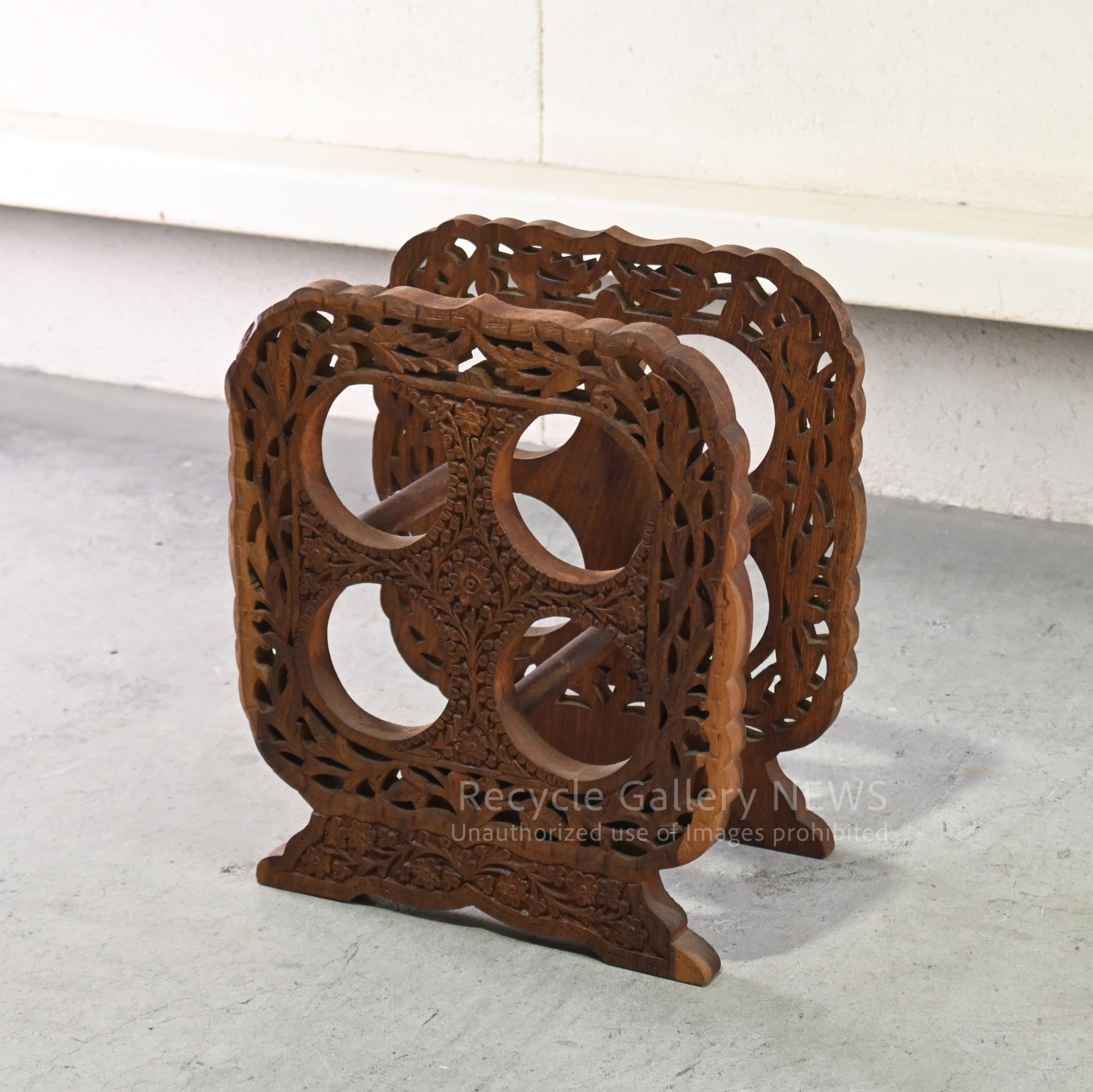 Indian Hand-Carved Wooden Wine Rack Dark Brown Oriental Boho / インド製 ハンドメイド 透かし彫り ワインラック 木製 ダークブラウン 収納ラック オリエンタル アジアンリゾート