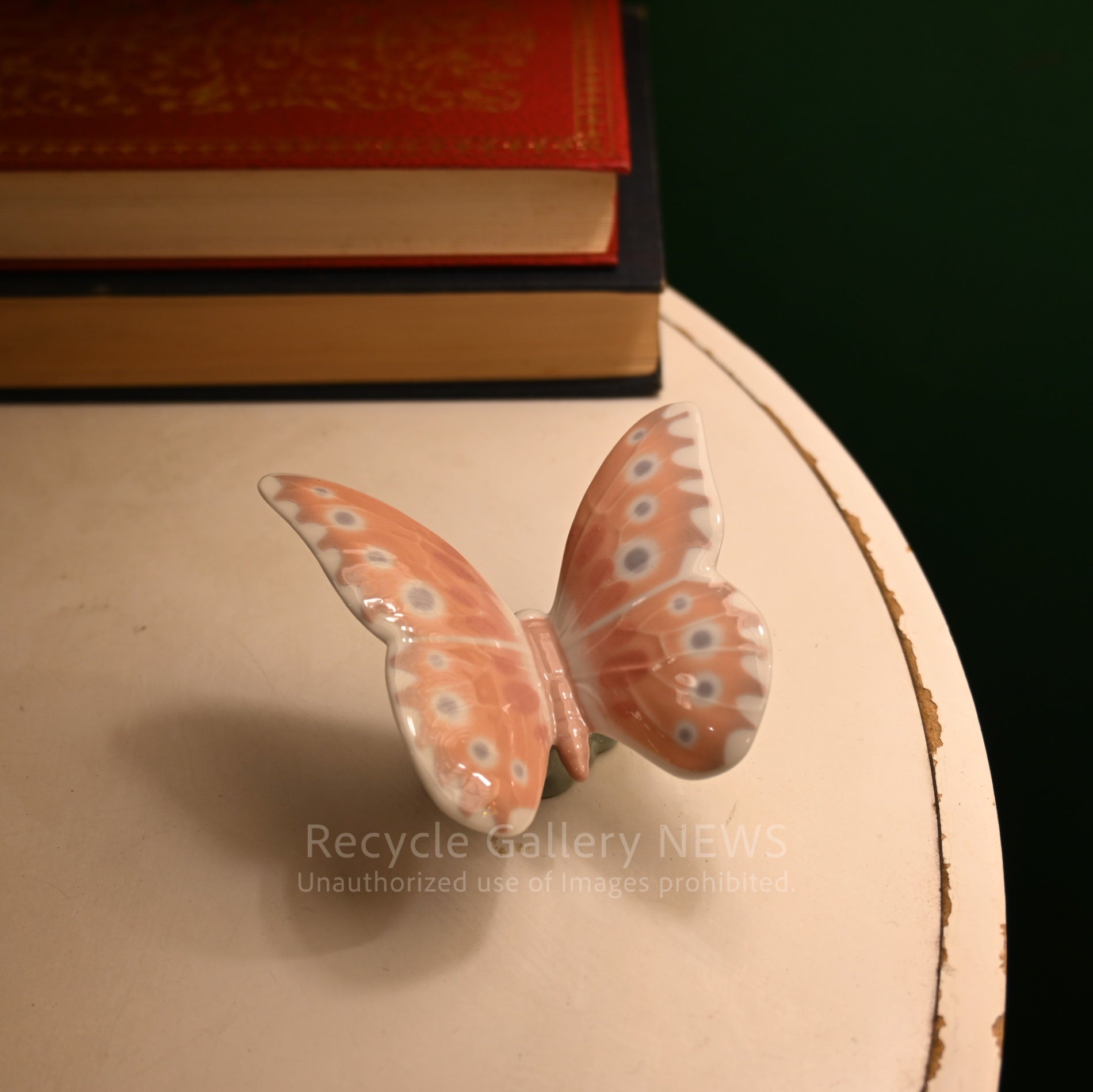 NAO by Lladro Porcelain Pink Butterfly Figurine / ナオ リヤドロ 蝶々モチーフ 磁器 フィギュリン オブジェ ピンク パステルカラー