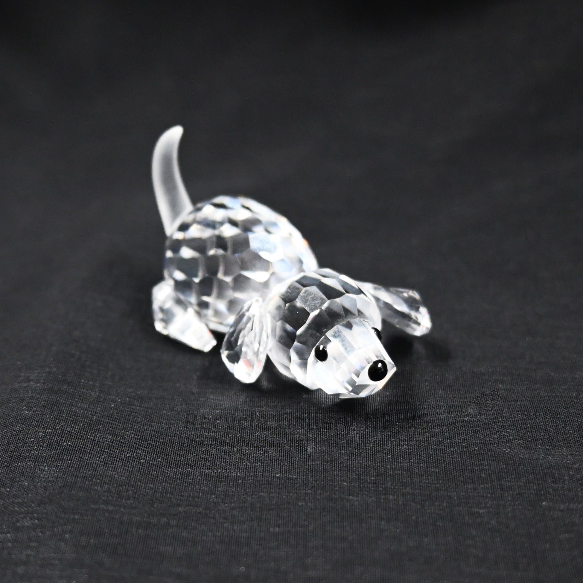 Retired Swarovski Crystal "Lying Beagle" Figurine Austrian Animal Motif / スワロフスキー 伏せビーグル 廃盤品 オーストリア クリスタルガラス 動物モチーフ
