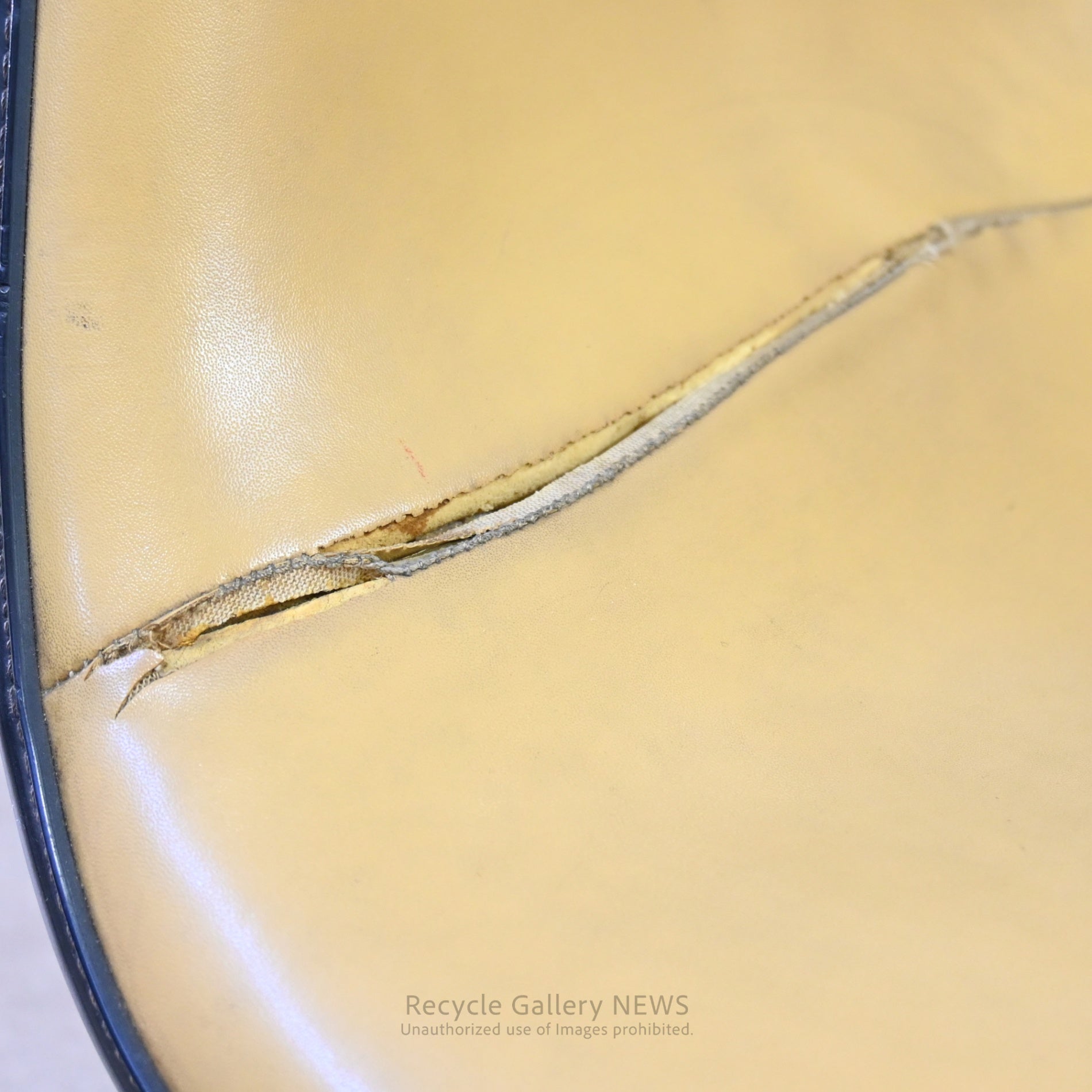 Vintage Herman Miller Eames 1st Generation Arm Shell Chair American Mid Century With Damage / ハーマンミラー イームズ アームシェルチェア 1ｓｔ ﾀﾞﾒｰｼﾞ イームズ夫妻 ミットセンチュリー アメリカ