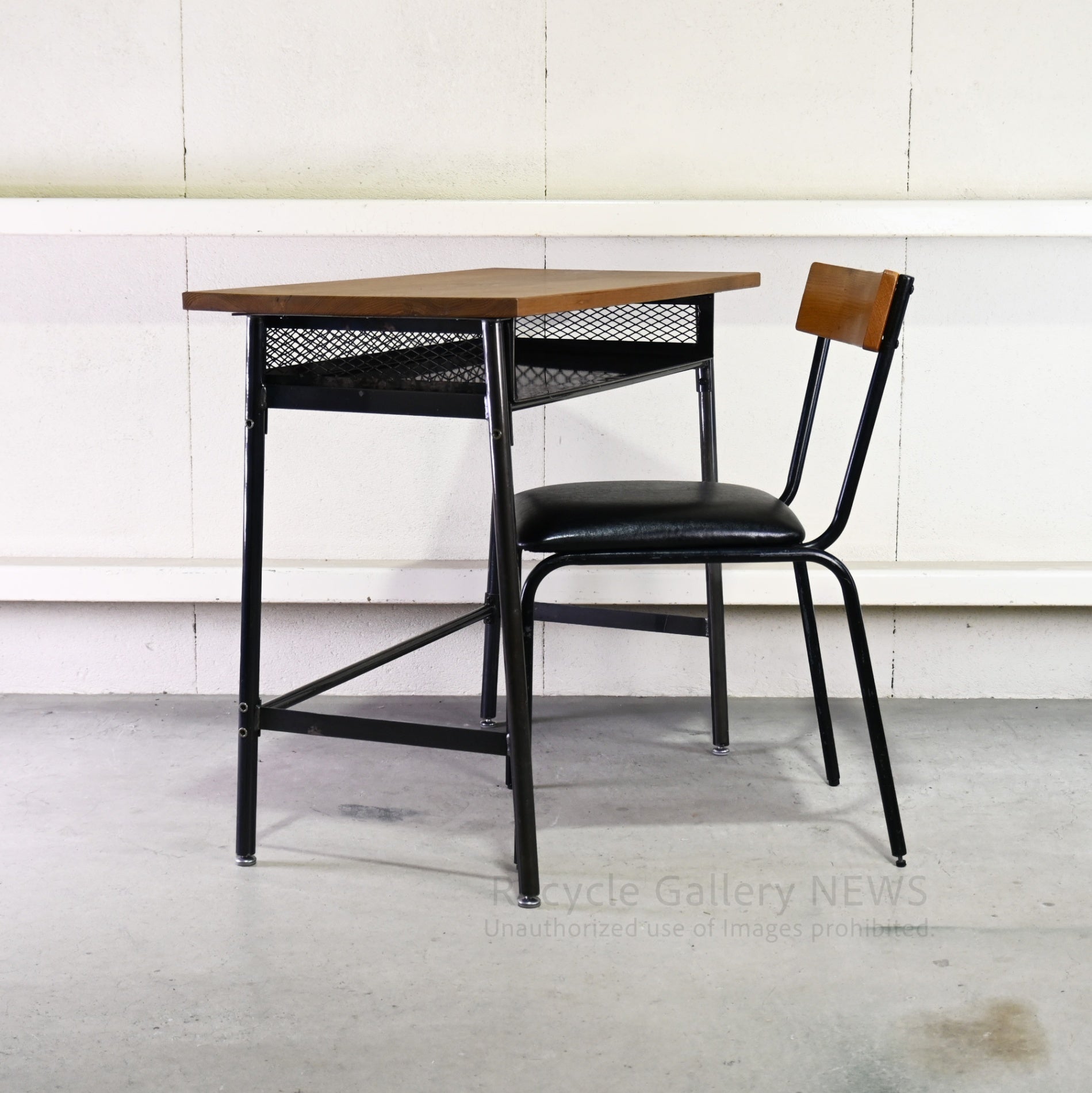 BIMAKES SOLID WOOD IRON DESK Compact desk and chair set Industrial design / ビメイクス ソリッドウッド アイアンデスク コンパクトデスク チェア セット 机 インダストリアルデザイン