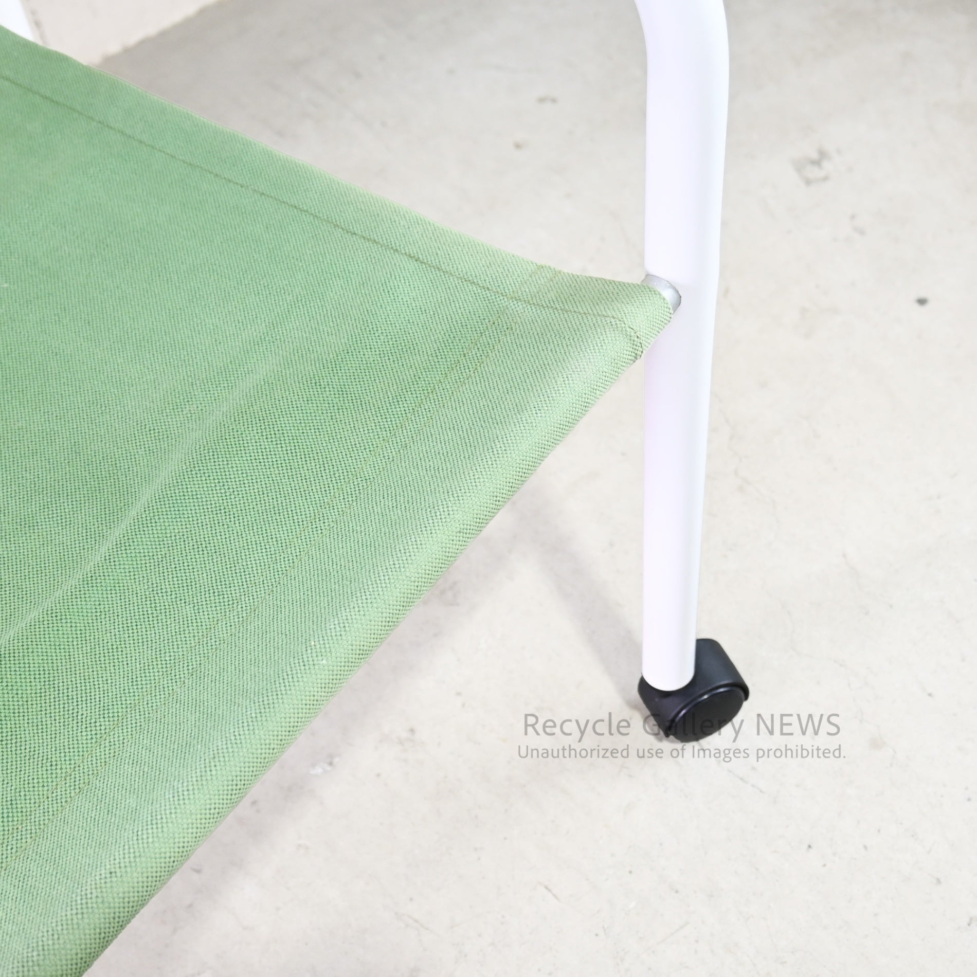Innovator  Captain Chair Green Color Wood  Metal Sweden Scandinavian Modern Mid-Century / イノベーター キャプテン チェア 緑色 木 金属 スウェーデン 北欧モダン ミッドセンチュリー