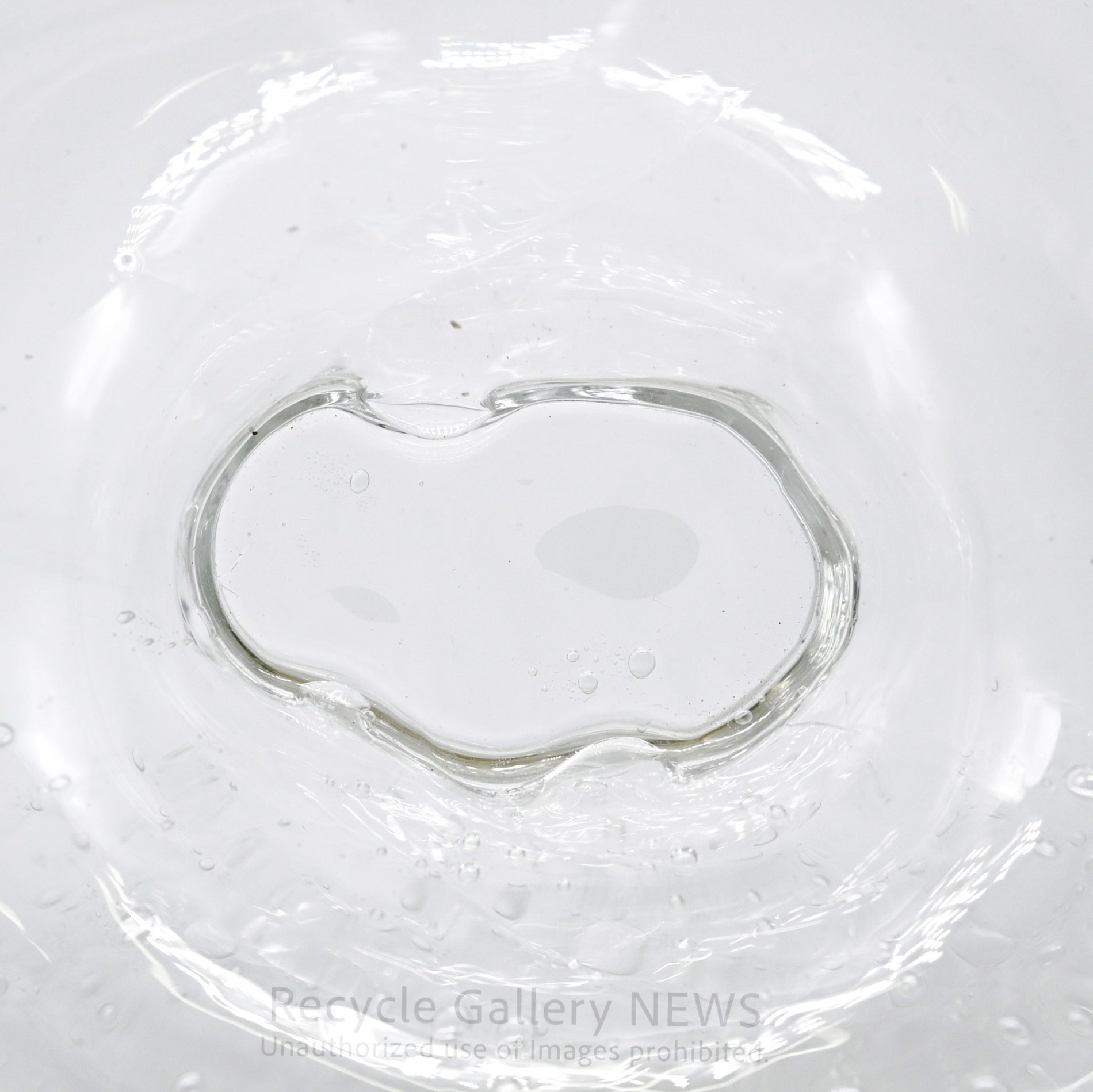 Art Glass Decanter Single Flower Motif & Bubble Design  "Art of Light"  / アートガラス デキャンタ  一輪の花モチーフ 気泡 光の芸術