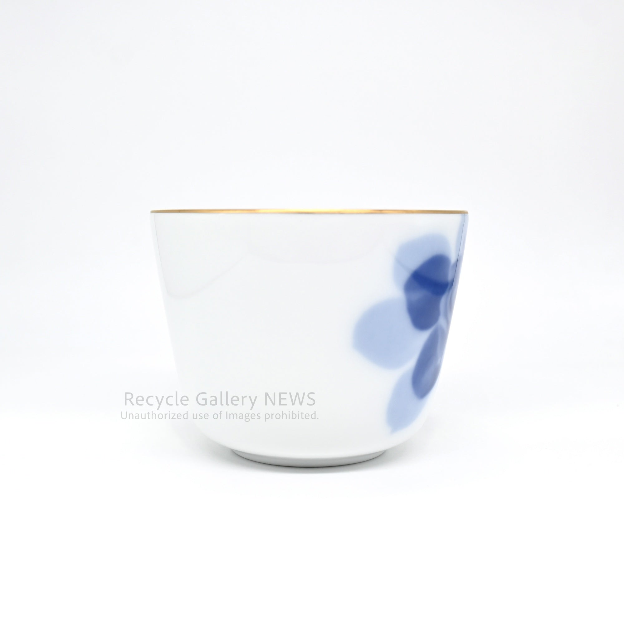 Okura Art China Blue Rose Morning Cup and Saucer White Tableware / 大倉陶園 ブルーローズ 8211 モーニングカップ＆ソーサー ペア 白 青 洋食器