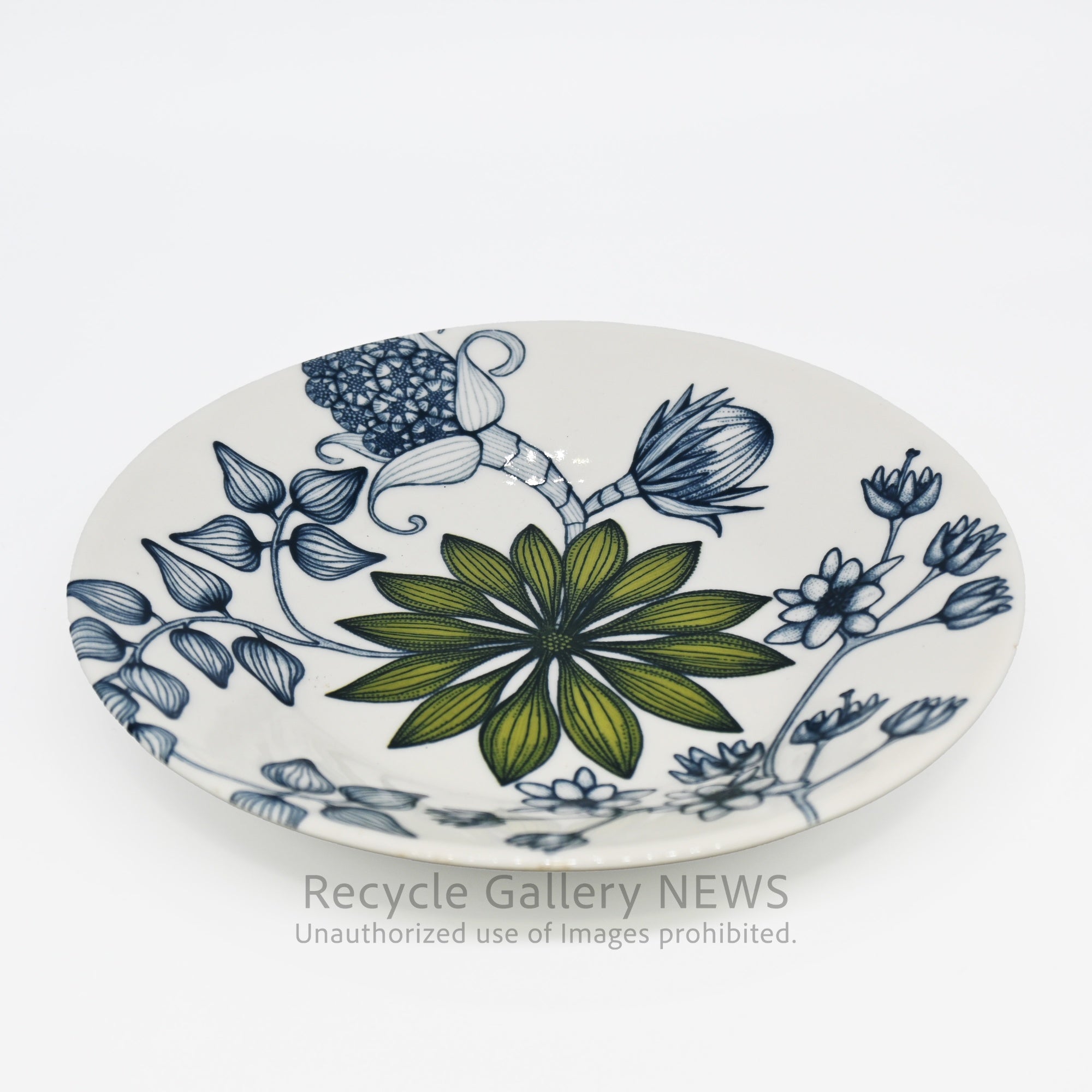 ARABIA  Runo Spring Drop Finland Floral 16.5cm Plate with Old Backstamp, Scandinavian Style / アラビア "ルノ スプリング ドロップ" 16.5cmプレート フィンランド 北欧 花柄  旧スタンプ