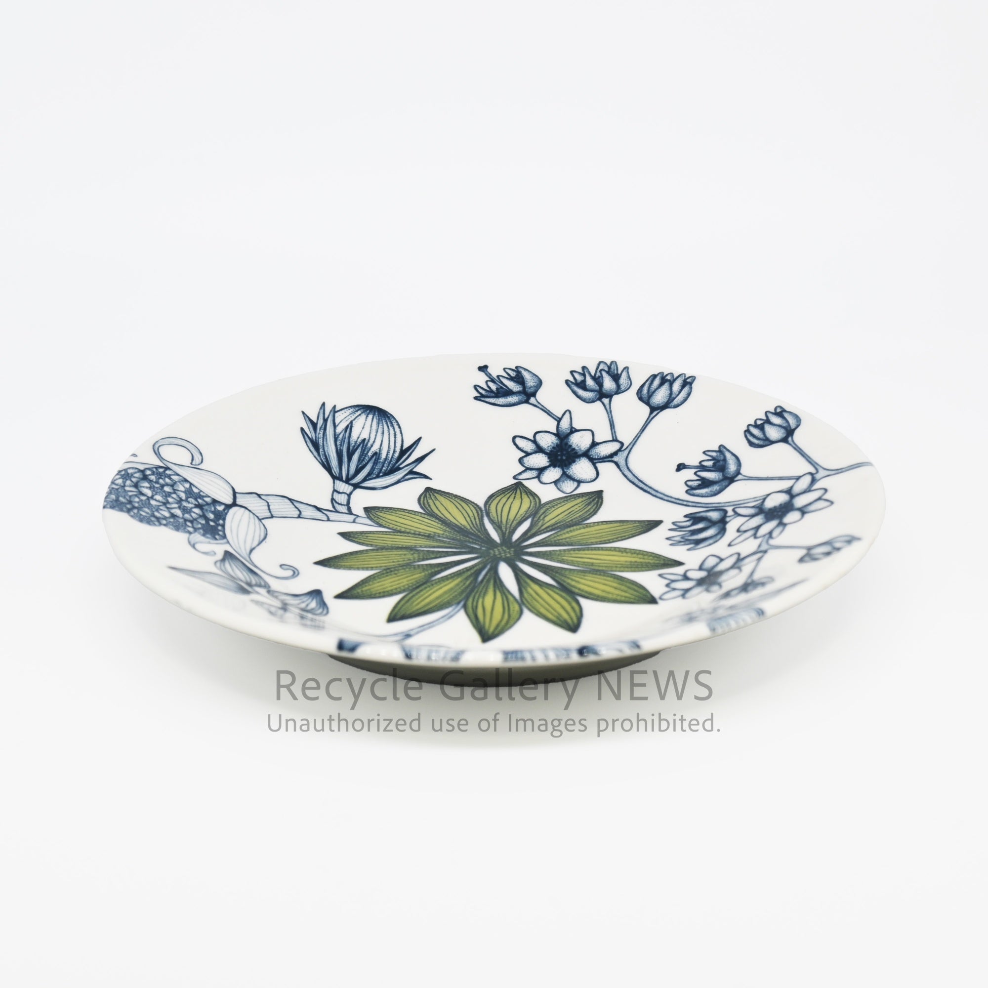 ARABIA  Runo Spring Drop Finland Floral 16.5cm Plate with Old Backstamp, Scandinavian Style / アラビア "ルノ スプリング ドロップ" 16.5cmプレート フィンランド 北欧 花柄  旧スタンプ
