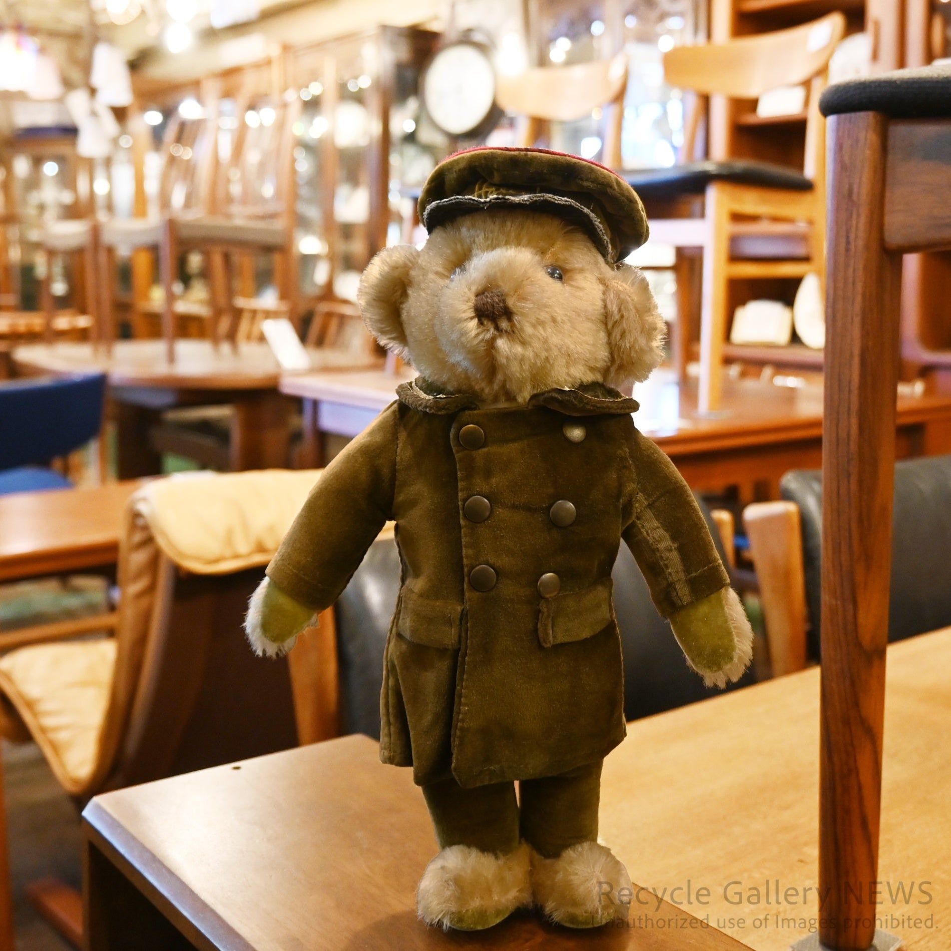 Harrods × MERRYTHOUGHT Teddy Bear Doorman 1990s Harrods England