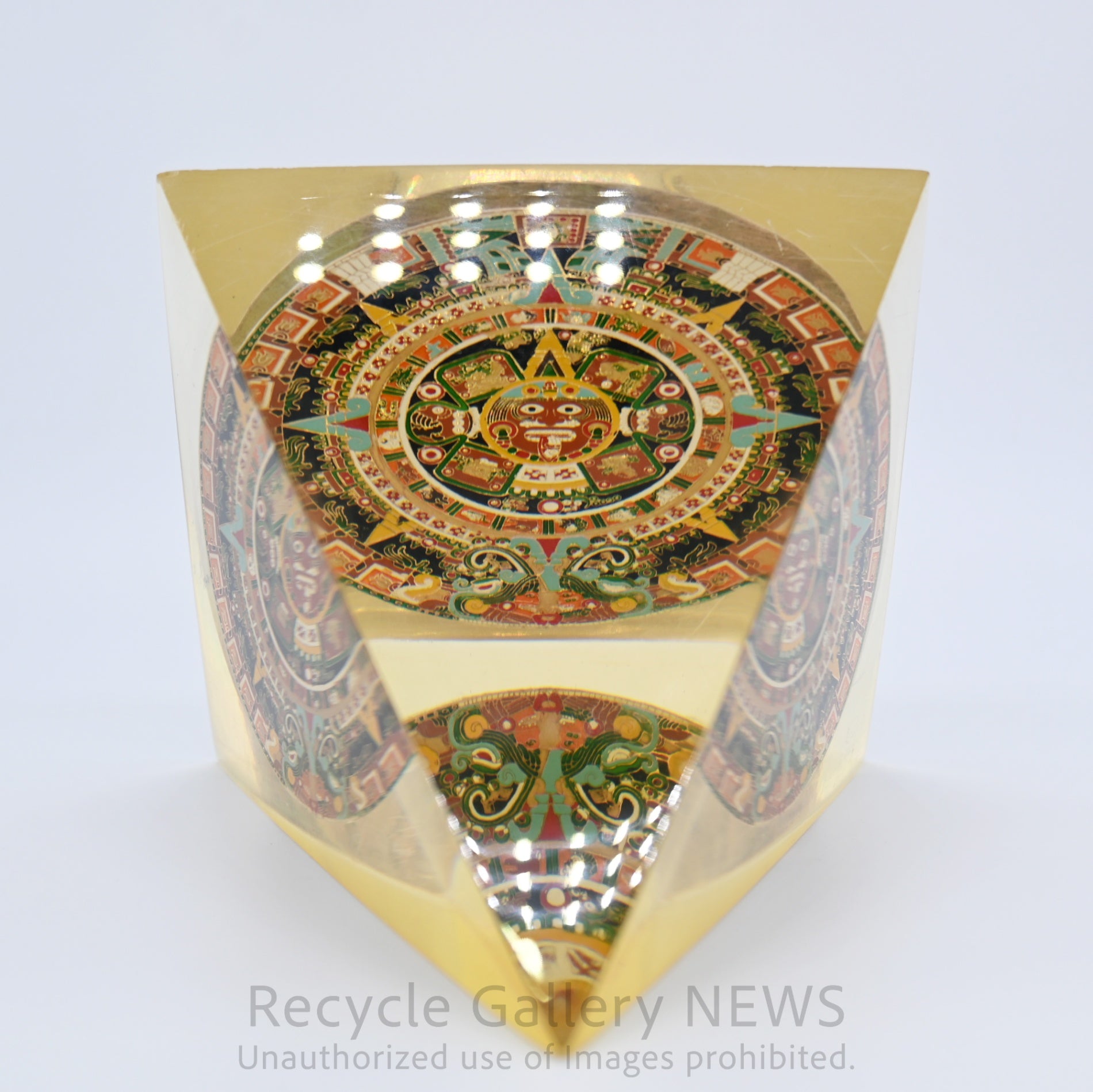 Acrylic Aztec Sun Stone Calendario Azteca Mesoamerican Pyramid Topaz Object Display Piece / アクリル アステカカレンダー 太陽の石 メソアメリカ ピラミッド トパーズ オブジェ ディスプレイ