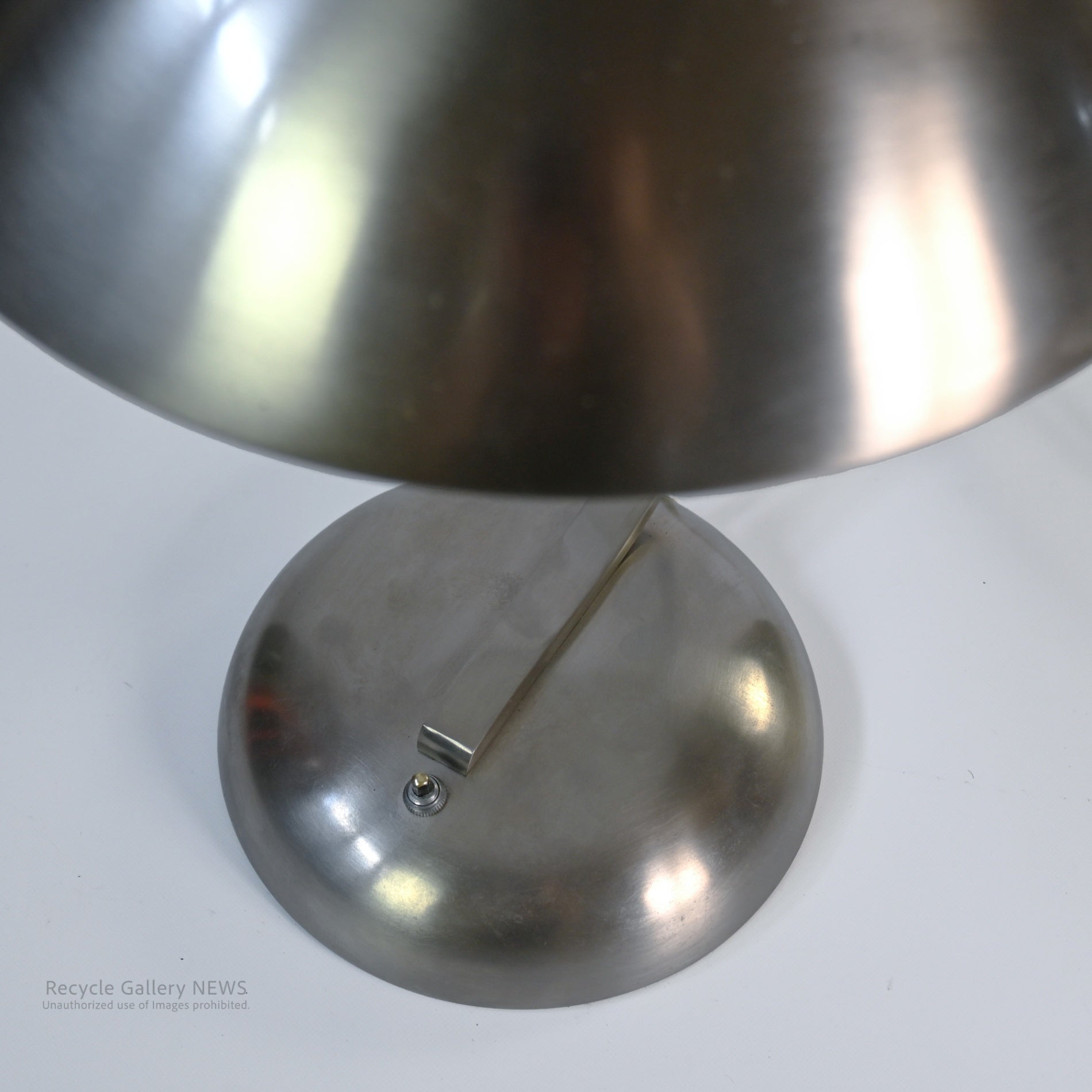 chrome desk lamp Rugged Industrial lamp Space Age Minimalist Design / クローム デスク ランプ スペースエイジ  無骨 インダストリアル ミニマル