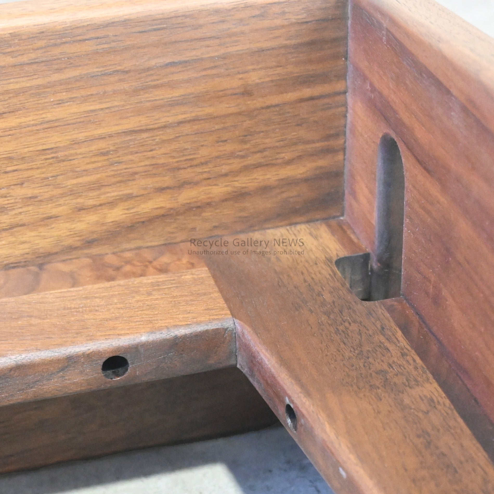 Kuwaya "Ridgeline 48" Solid Wood Multi Stool & Arm Table Japan / クワヤ リッジライン 48 マルチスツール 日本 ウォールナット ベランダ アームテーブル