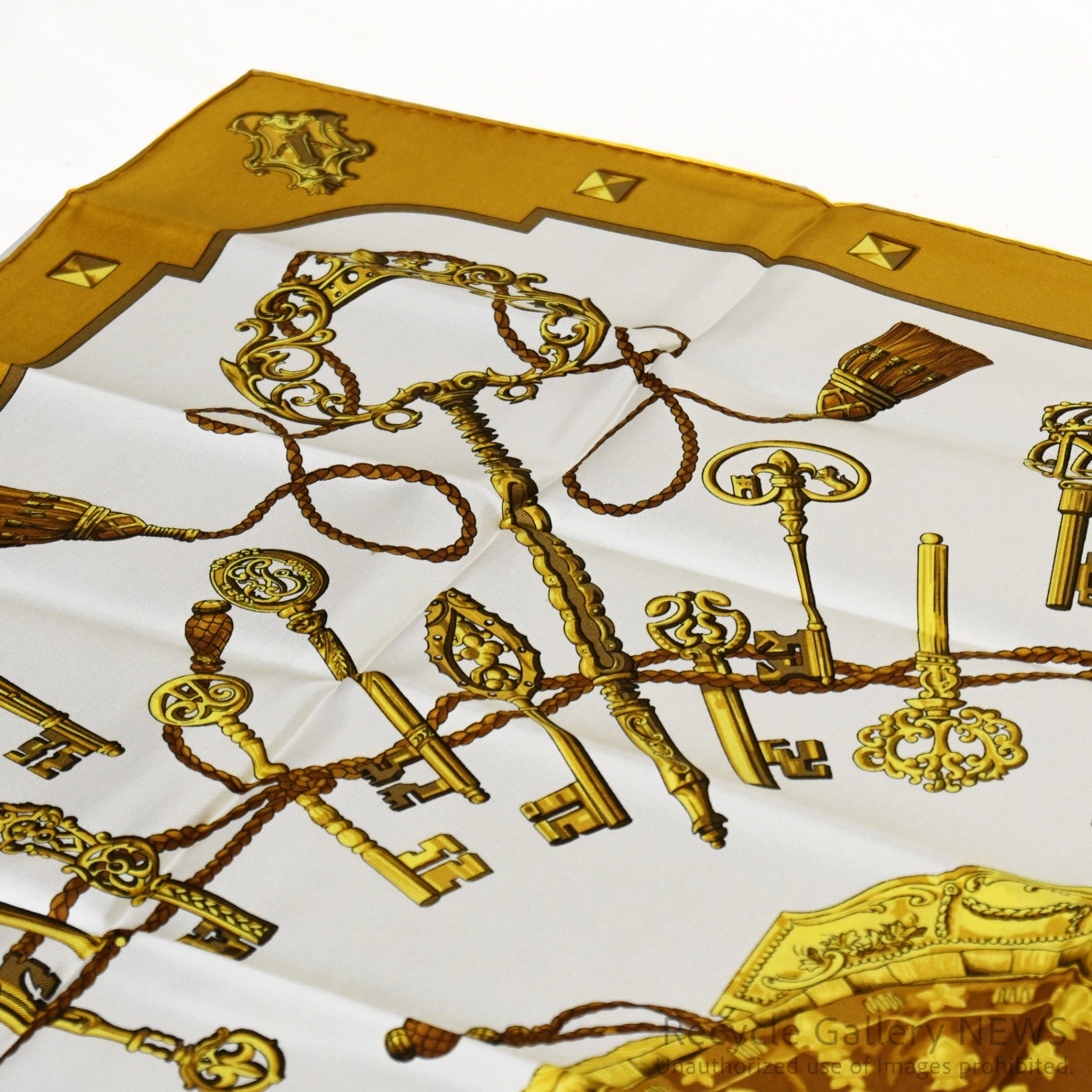 HERMES carré 90 Les Clés Yellow Gold Unused Vintage France / エルメス カレ90 レ・クレ  鍵たち イエロー ゴールド 未使用・新古品 ヴィンテージ フランス