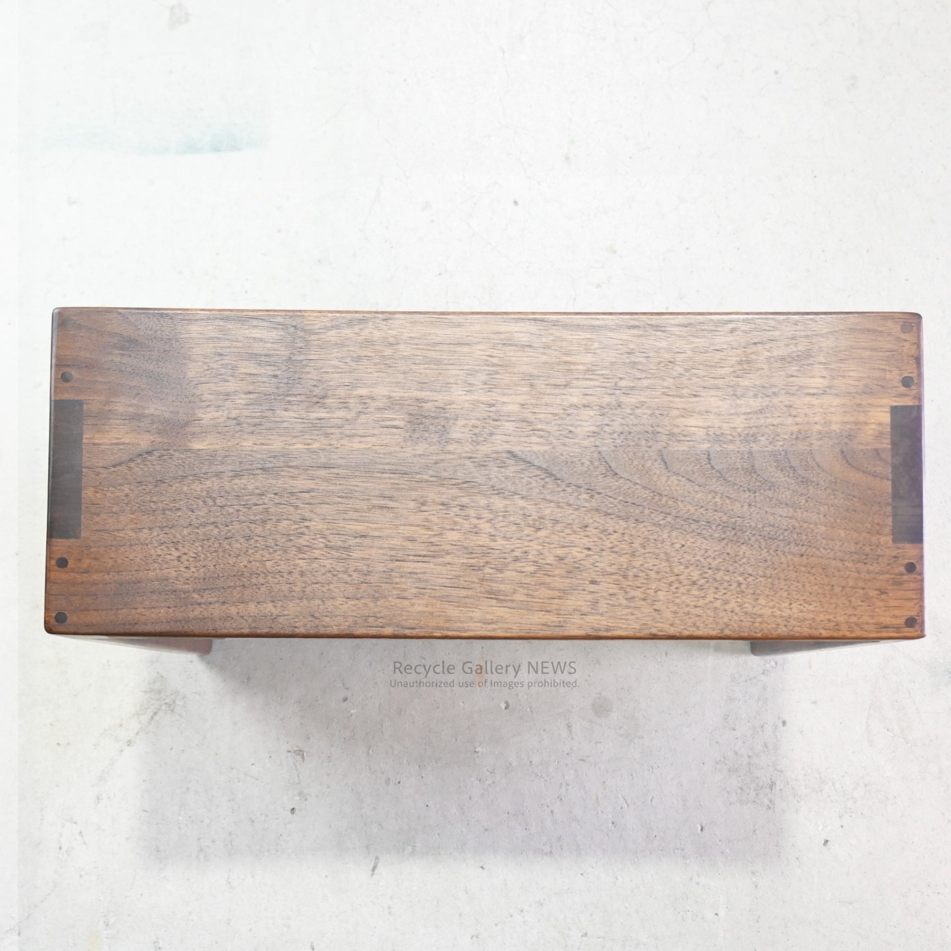Kuwaya "Ridgeline 48" Solid Wood Multi Stool & Arm Table Japan / クワヤ リッジライン 48 マルチスツール 日本 ウォールナット ベランダ アームテーブル