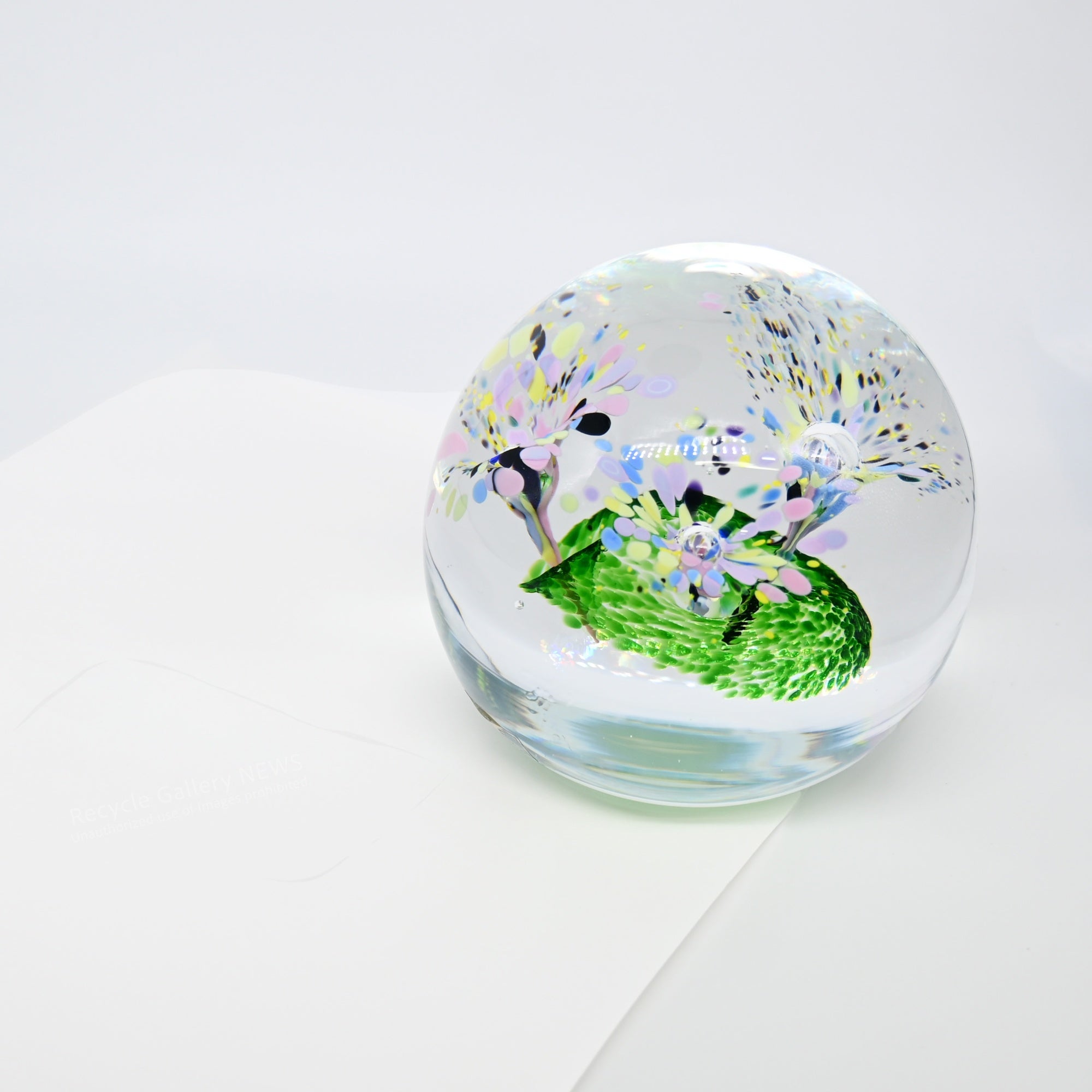 S.C.F Hand Crafted Glass Paperweight Signed on the base / スウェーデン交流センター ハンドクラフト 硝子 ペーパーウェイト サイン入り