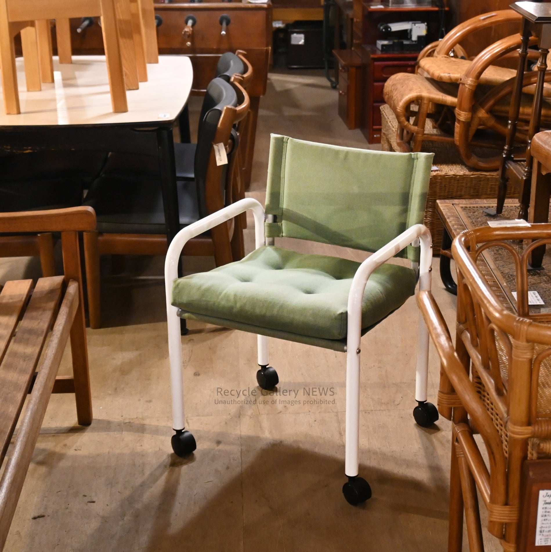 Innovator  Captain Chair Green Color Wood  Metal Sweden Scandinavian Modern Mid-Century / イノベーター キャプテン チェア 緑色 木 金属 スウェーデン 北欧モダン ミッドセンチュリー