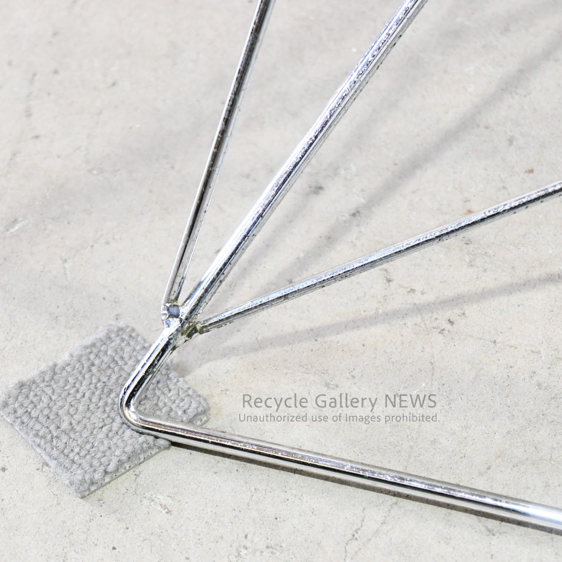 Vintage Herman Miller Eames 1st Generation Arm Shell Chair American Mid Century With Damage / ハーマンミラー イームズ アームシェルチェア 1ｓｔ ﾀﾞﾒｰｼﾞ イームズ夫妻 ミットセンチュリー アメリカ