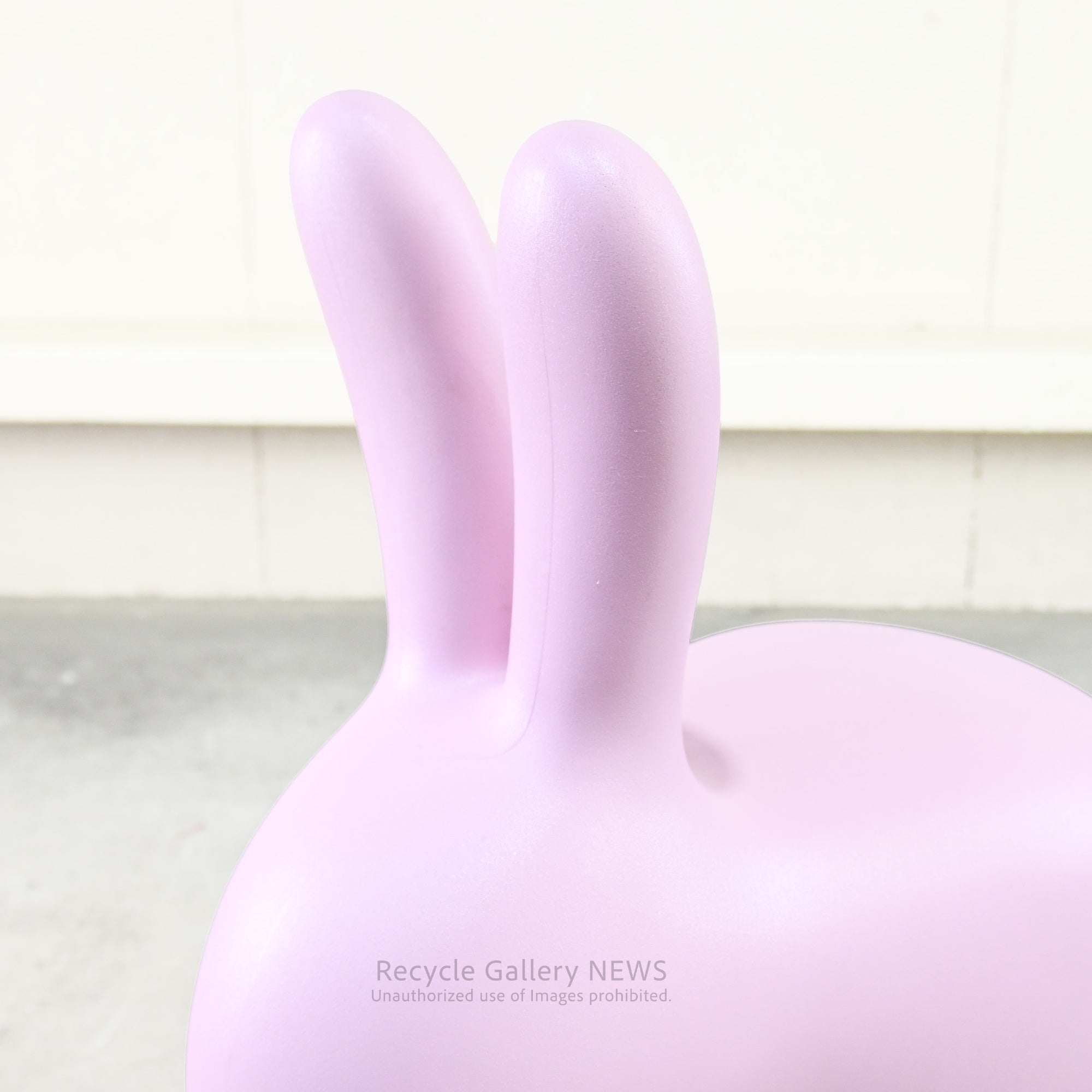 Qeeboo  Rabbit Chair Baby Pink Italian  Polyethylene Playful Storybook Design Indoor & Outdoor Use / クイーブー ラビットチェア  イタリア 物語 遊び心 ピンク ポリエチレン 内外兼用