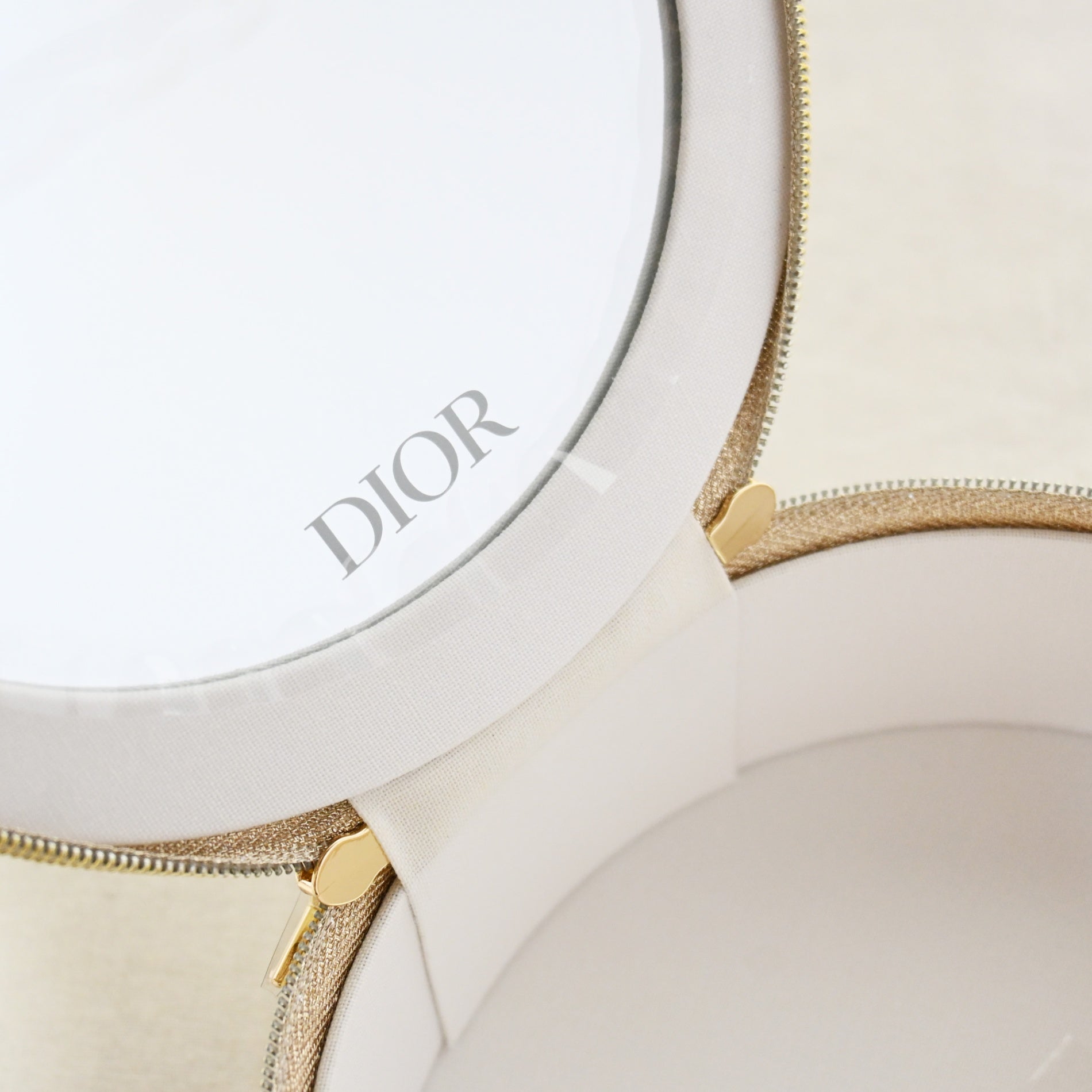 DIOR Novelty pouch 2024 Holiday Star motif Gold & White / ディオール 2024 ホリデーコレクション ノベルティ ポーチ 円形
