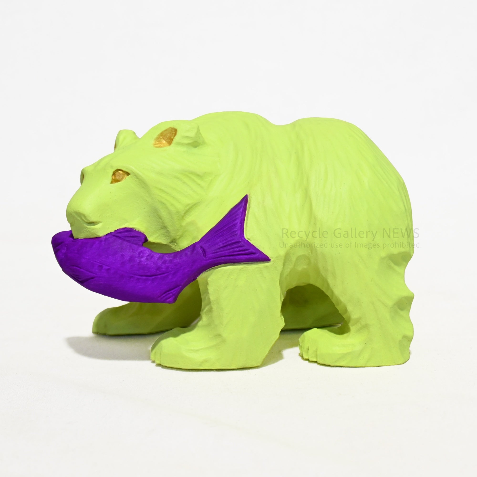 木彫りの熊　アンティーク　リペイント Repainted wooden carved bear Neon yellow Colorful objet Japanese