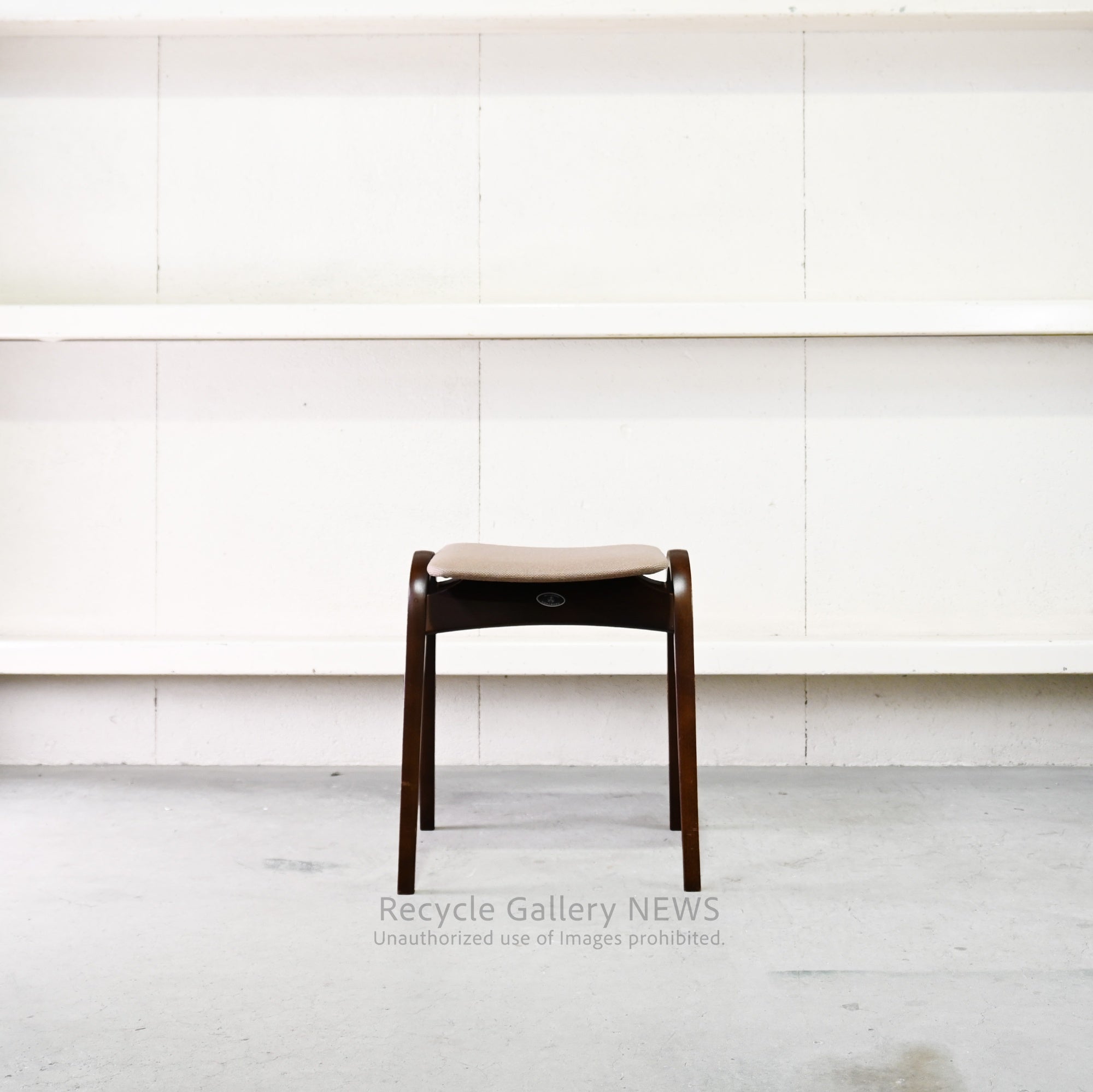 Bentwood "Kenmochi Stool" by Isamu Kenmochi for Akita Mokko Japanese Modern / 秋田木工 剣持スツール 日本 曲木 ジャパニーズモダン 剣持勇
