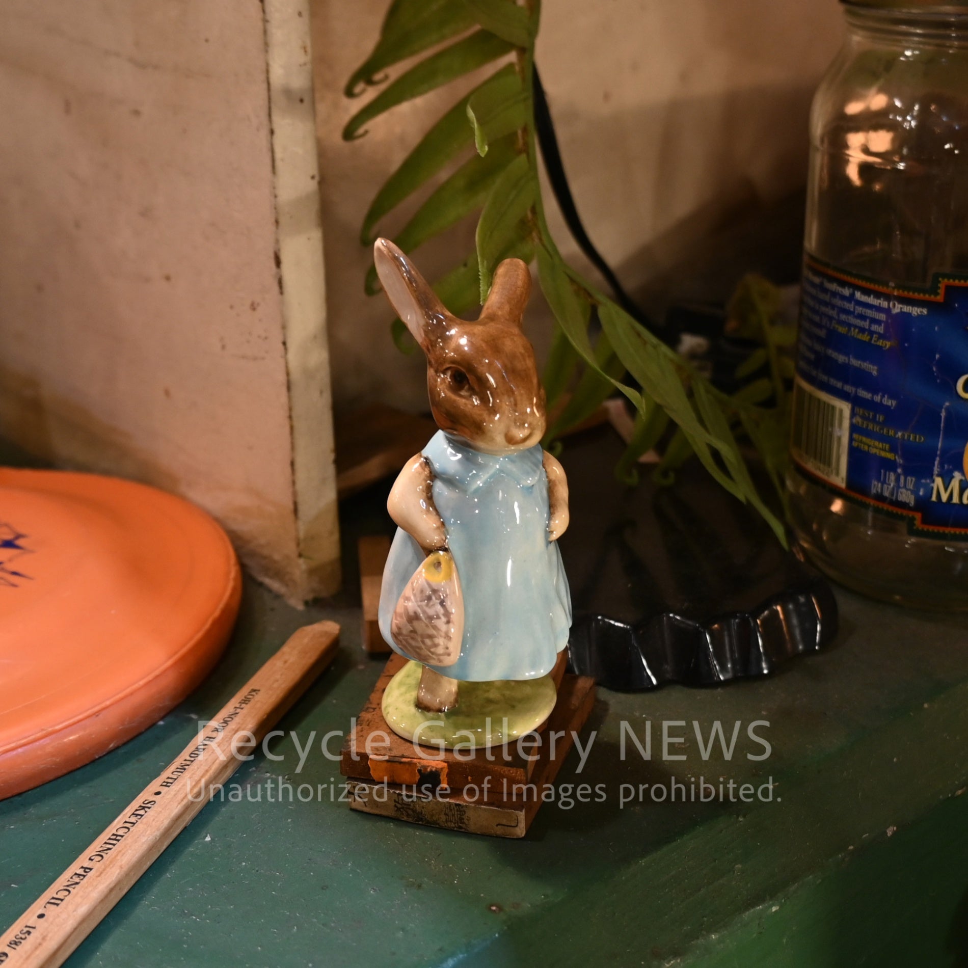 Beswick Peter Rabbit Flopsy Bunny Ceramic Figurine Brown Blue / ベスウィック ピーターラビット フロプシーバニー 陶器 フィギュリン ブラウン ブルー
