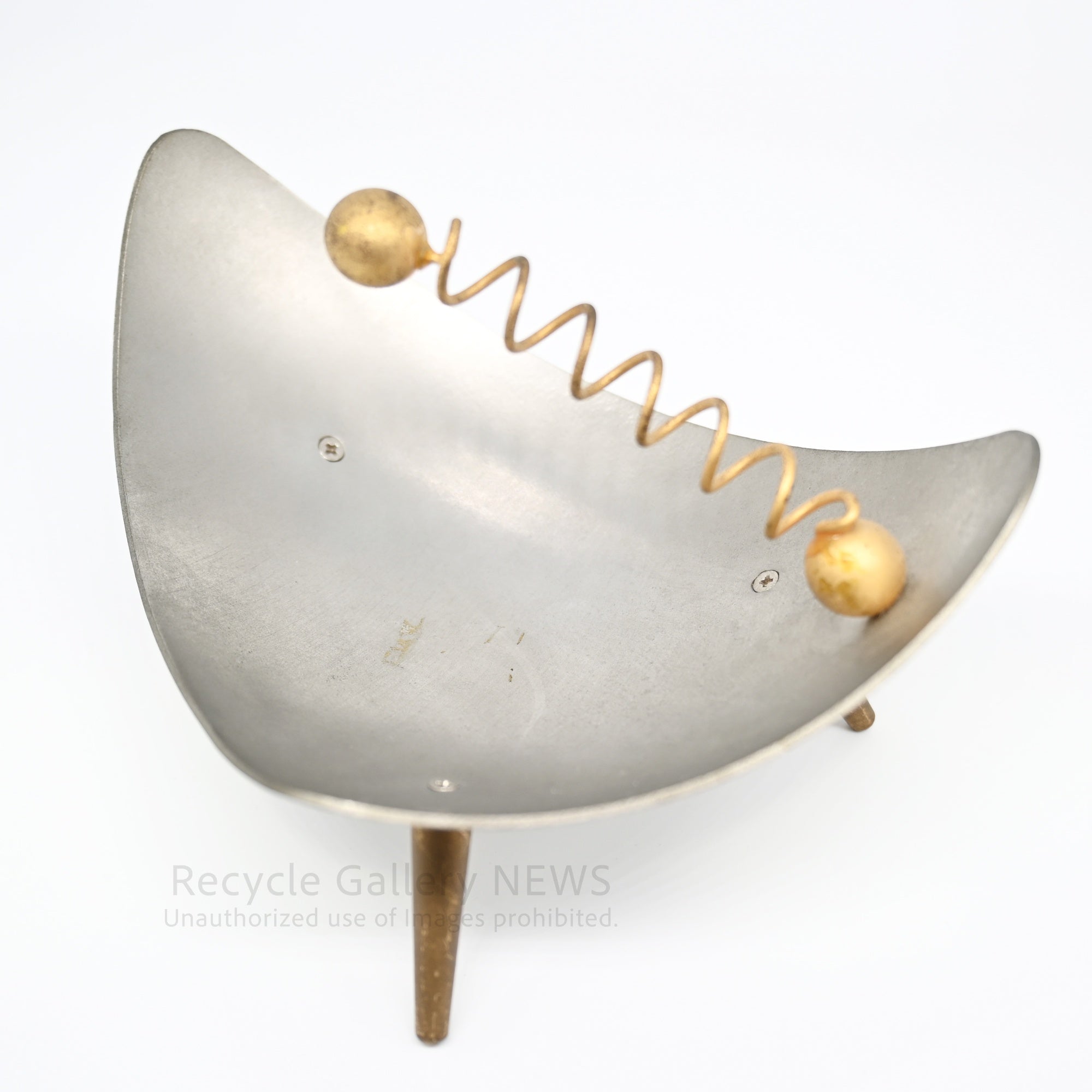 Vintage Mid Century Crescent-shaped Metal Ash Tray Silver Gold  Art Object / ミッドセンチュリーデザイン 半月型 アッシュトレイ 灰皿 メタルトレイ オブジェ シルバー ゴールド