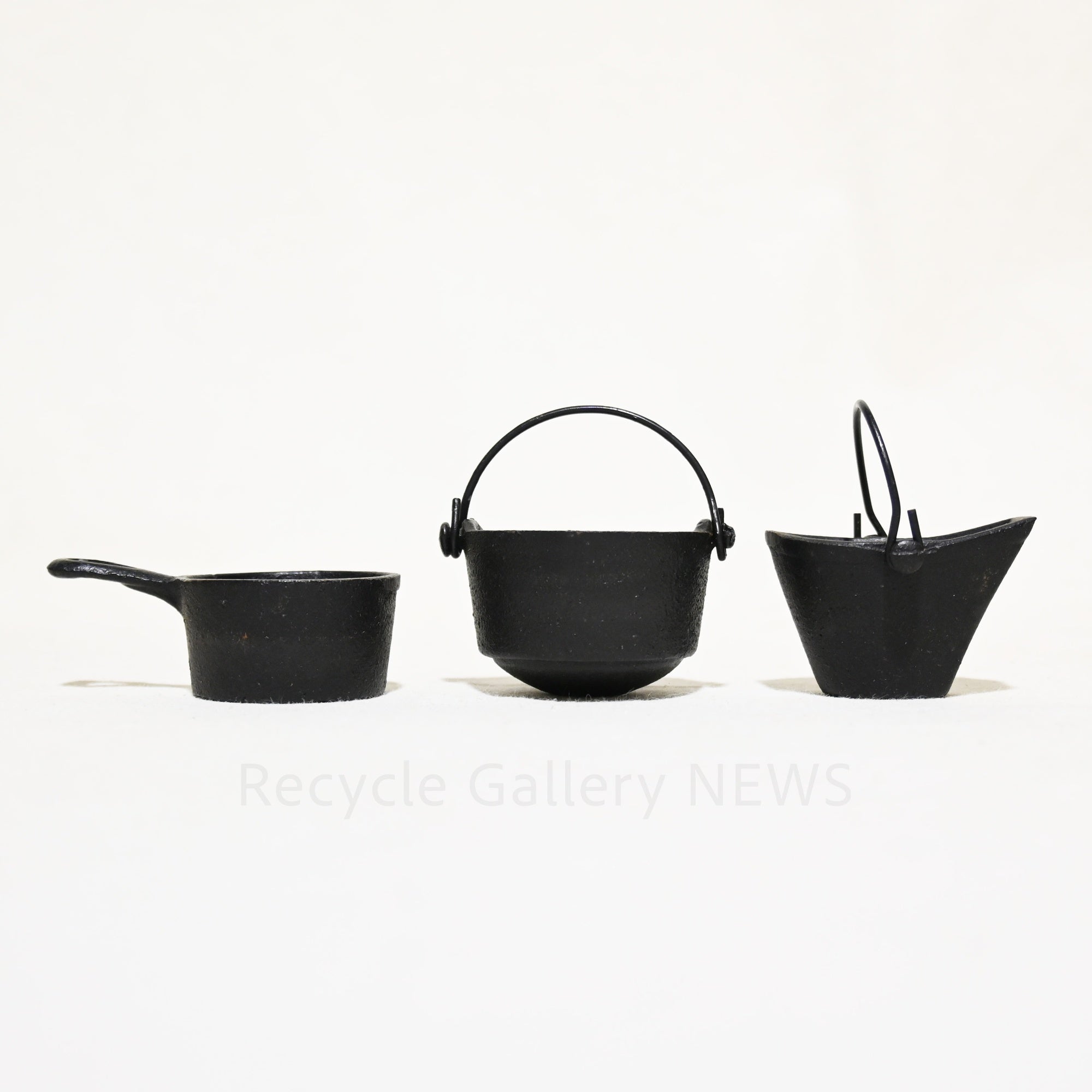 GREY IRON CASTING POTS AND PANS Miniature Iron Pot Set American Vintage Dollhouse / 鉄製 ミニチュア  鍋4点＋ヘラ１点セット アメリカンヴィンテージ ぬい活グッズドールハウス