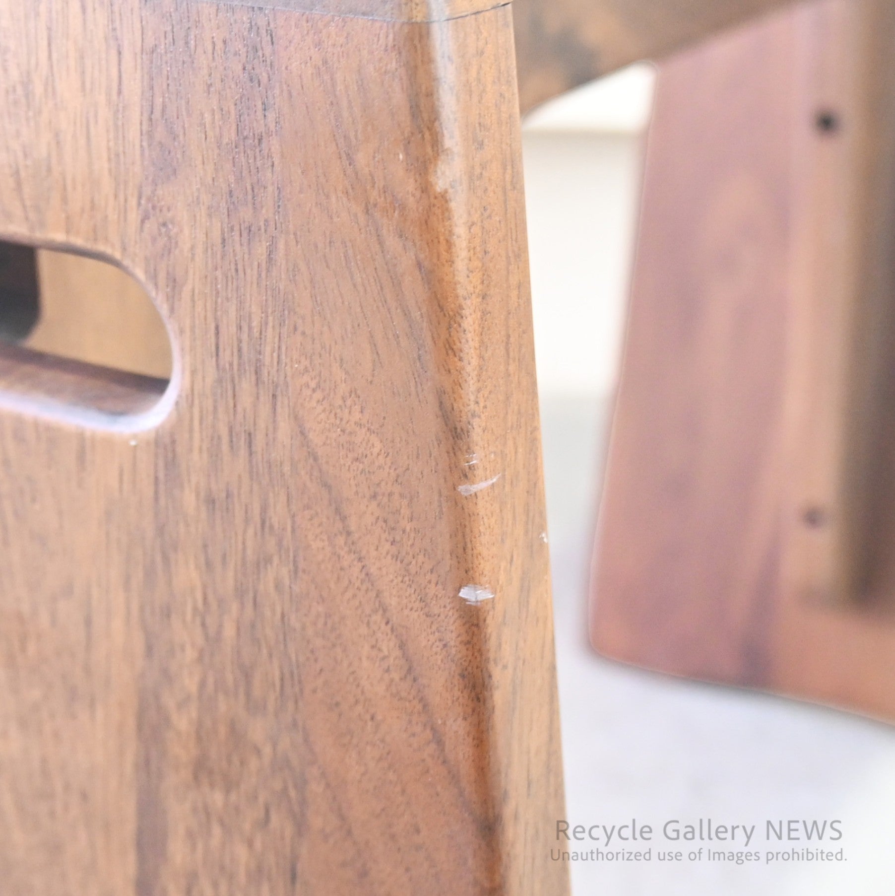 Kuwaya "Ridgeline 48" Solid Wood Multi Stool & Arm Table Japan / クワヤ リッジライン 48 マルチスツール 日本 ウォールナット ベランダ アームテーブル