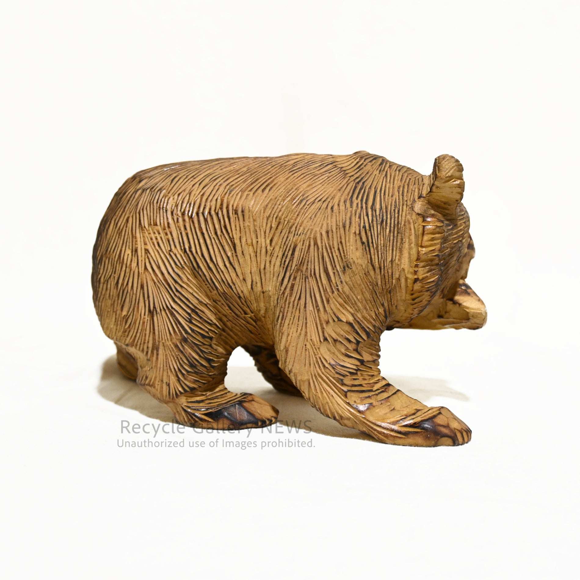 Wooden bear carving Light brown Natural finish Hokkaido souvenir Showa retro Japan / 木彫り 熊 表面焼き ライトブラウン ナチュラル 北海道 お土産 昭和レトロ 日本