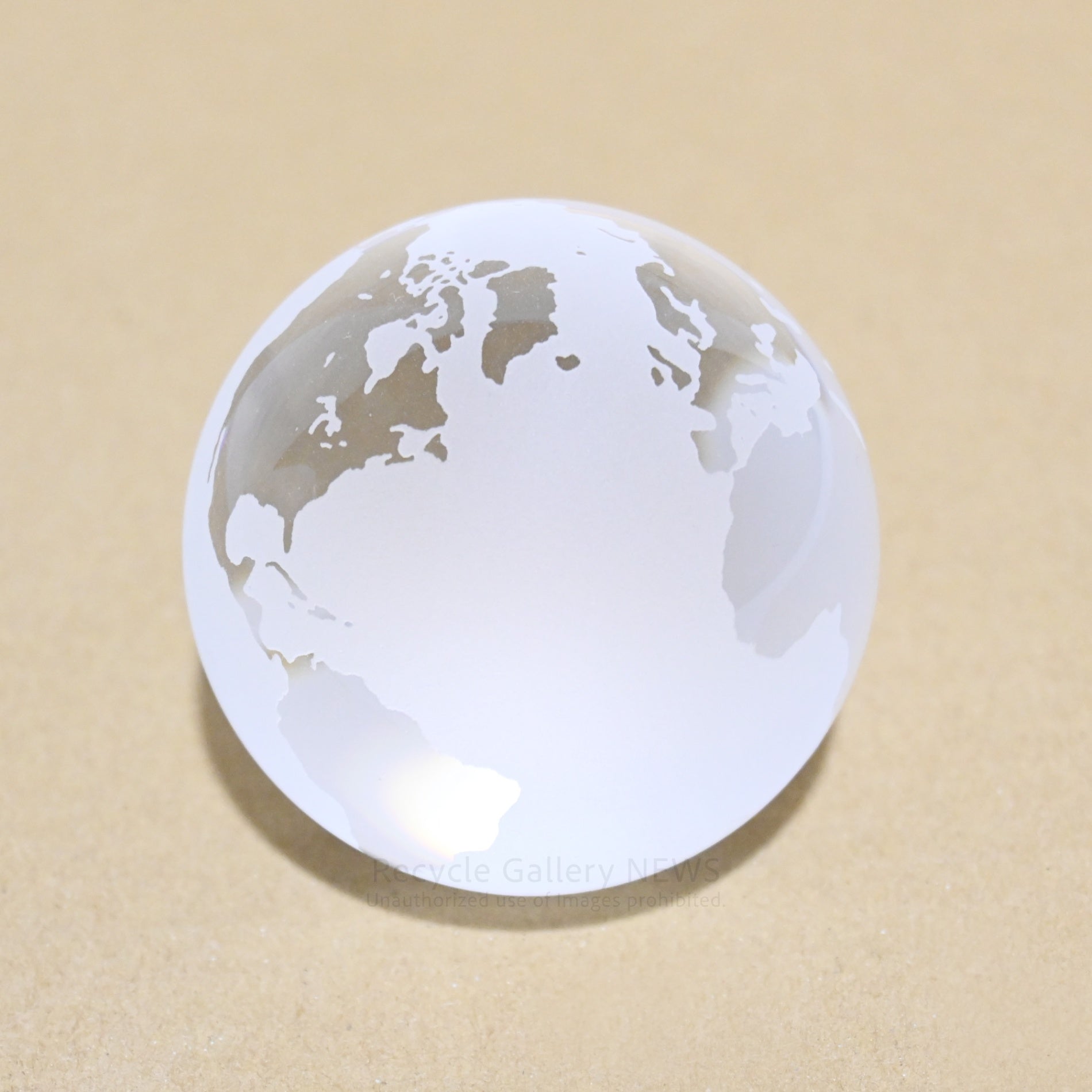 TIFFANY & Co. Globe Glass Paperweight Interior Object / ティファニー 地球 ガラス製 ペーパーウェイト インテリアオブジェ