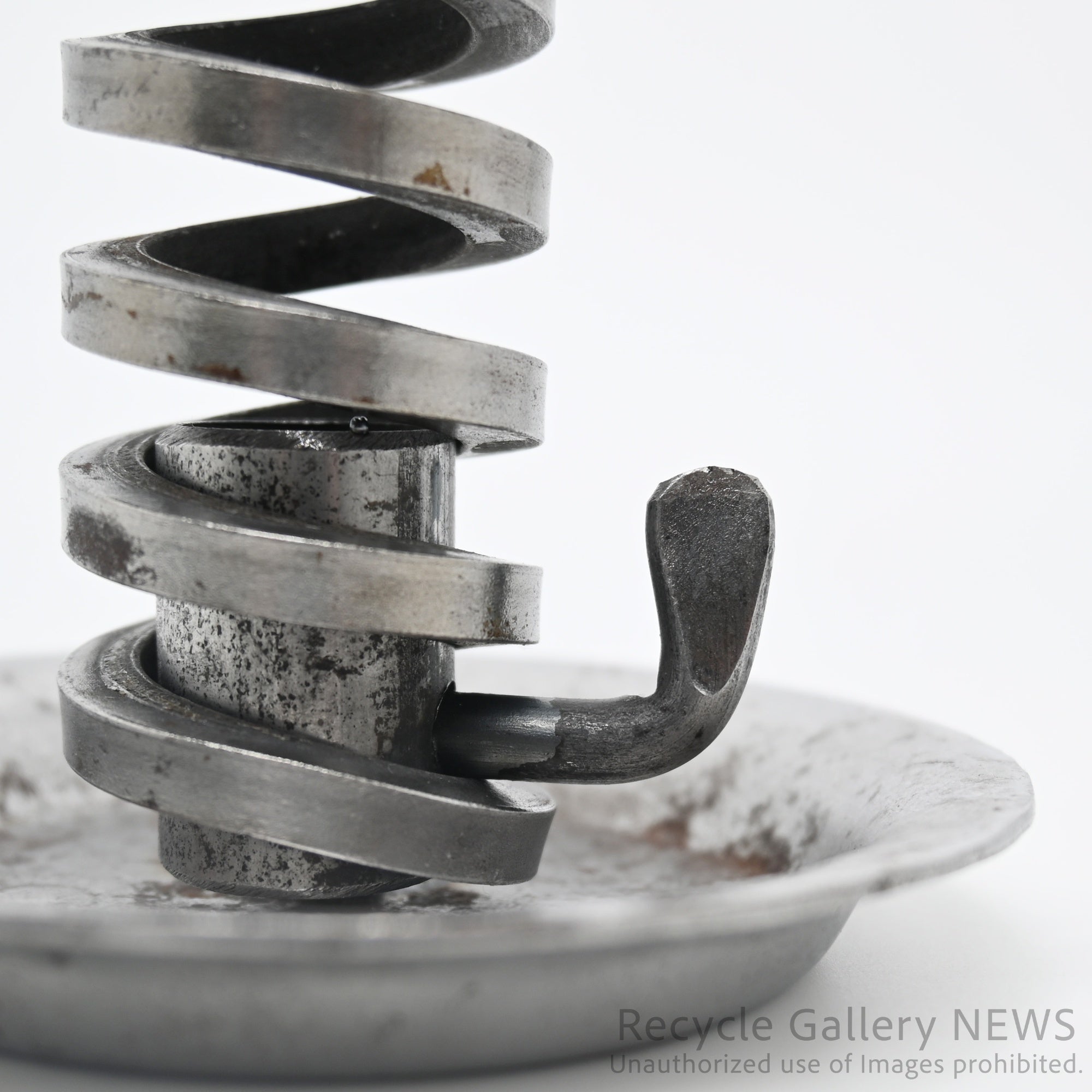 Vintage Iron Spring Candle Stand / 鉄製 スプリング 回転式キャンドルスタンド 蝋燭立て ヨーロッパヴィンテージ