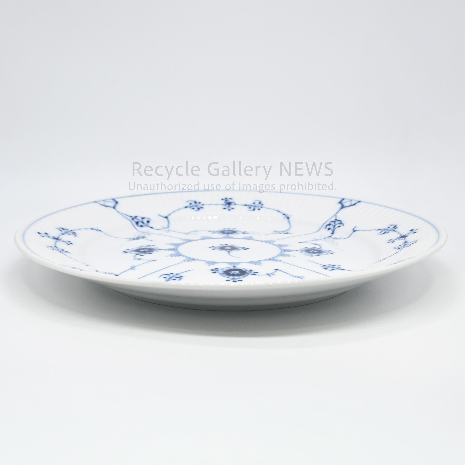 Royal Copenhagen Blue Fluted Plain 25cm Porcelain Plate White Cobalt Blue / ロイヤル・コペンハーゲン ブルーフルーテッド プレイン 25cm 磁器 皿 プレート 白 青 北欧食器