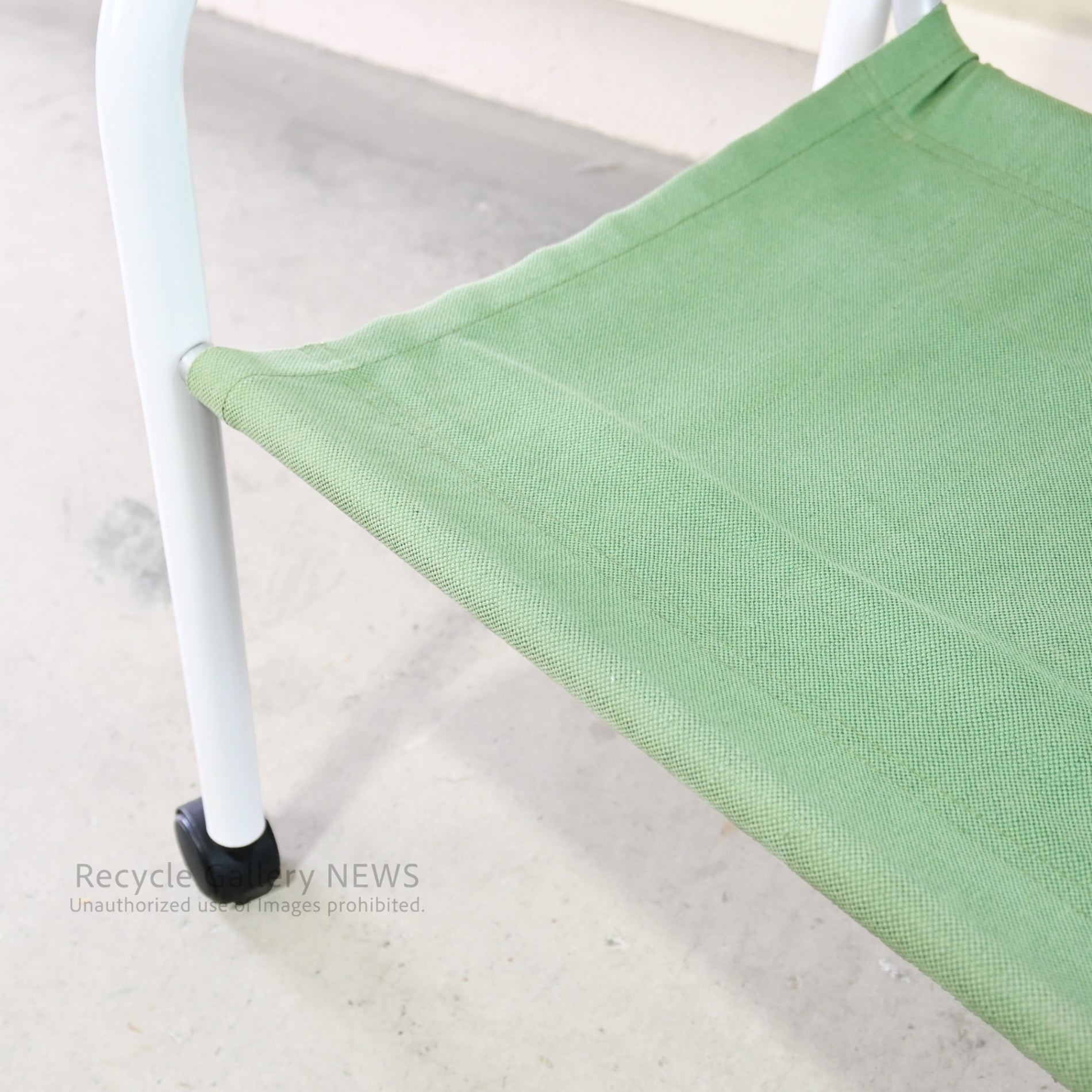 Innovator  Captain Chair Green Color Wood  Metal Sweden Scandinavian Modern Mid-Century / イノベーター キャプテン チェア 緑色 木 金属 スウェーデン 北欧モダン ミッドセンチュリー