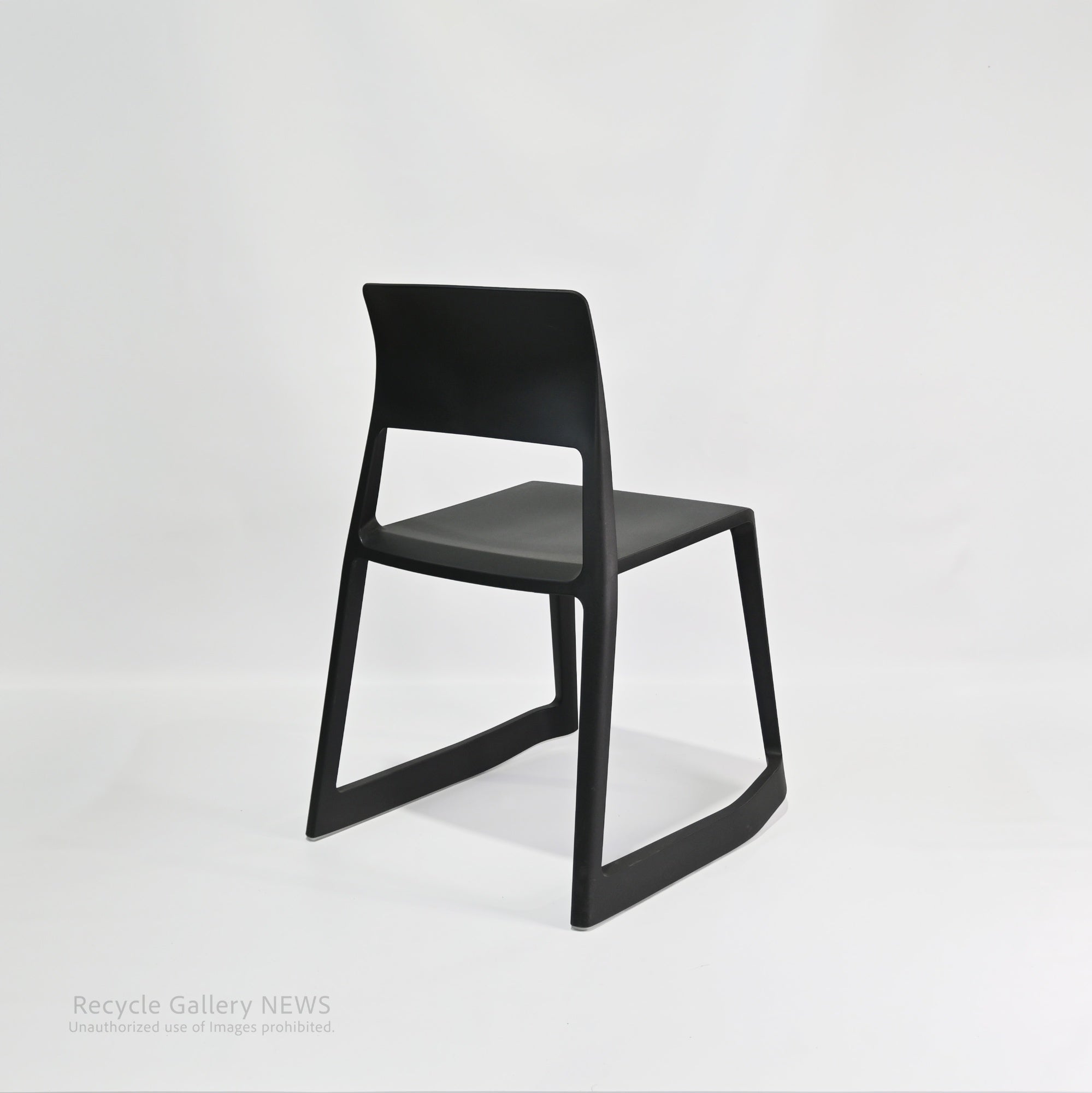 vitra tiptonchair Swiss Product Design by Architects Edward Barber & Jay Osgerby / ヴィトラ ティップ トン チェアー  スイス プロダクトデザイン 建築家 　エドワード・バーバー ジェイ・オズガビー