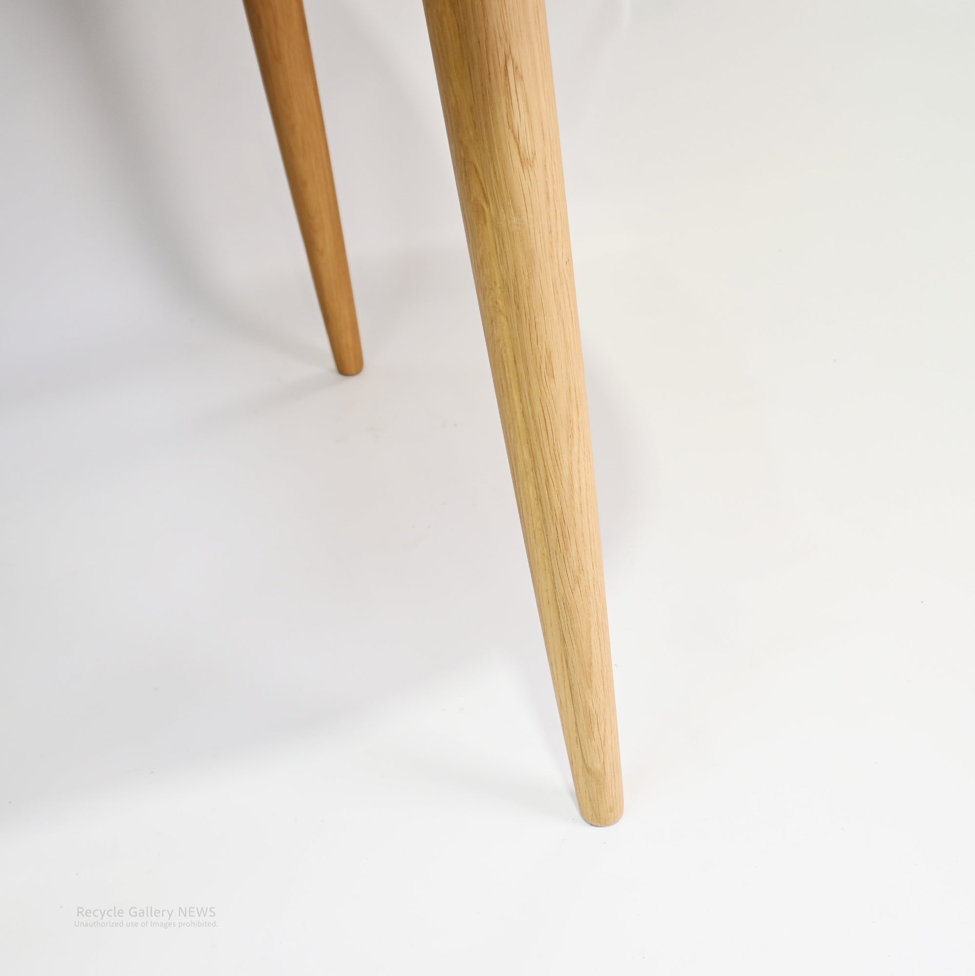 Karimoku New Standard 2-Seater Solid Wood Dining Table Minimalist Scandinavian Inspired Japan /　 カリモク 2Pダイニングセット 日本 ニュースタンダード 無垢材 北欧テイスト ミニマル