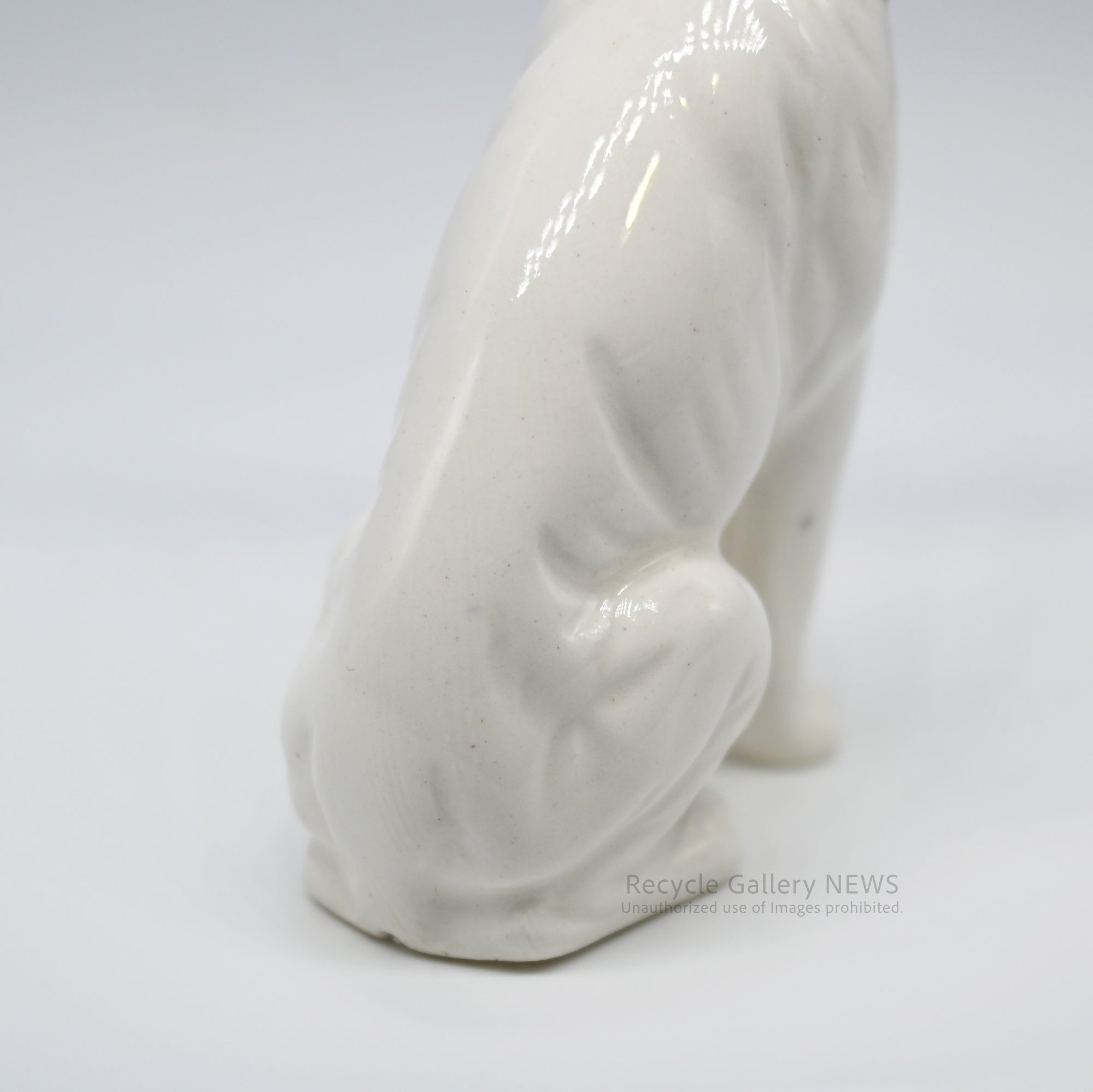 His Master's Voice "Nipper" Hand-Painted Ceramic Dog Figurine Miniature Victor White / 『主人の声』ビクター犬 ニッパー ハンドペイント 陶器フィギュリン ミニチュア オブジェ 犬の置物 オーディオ レトロ 白