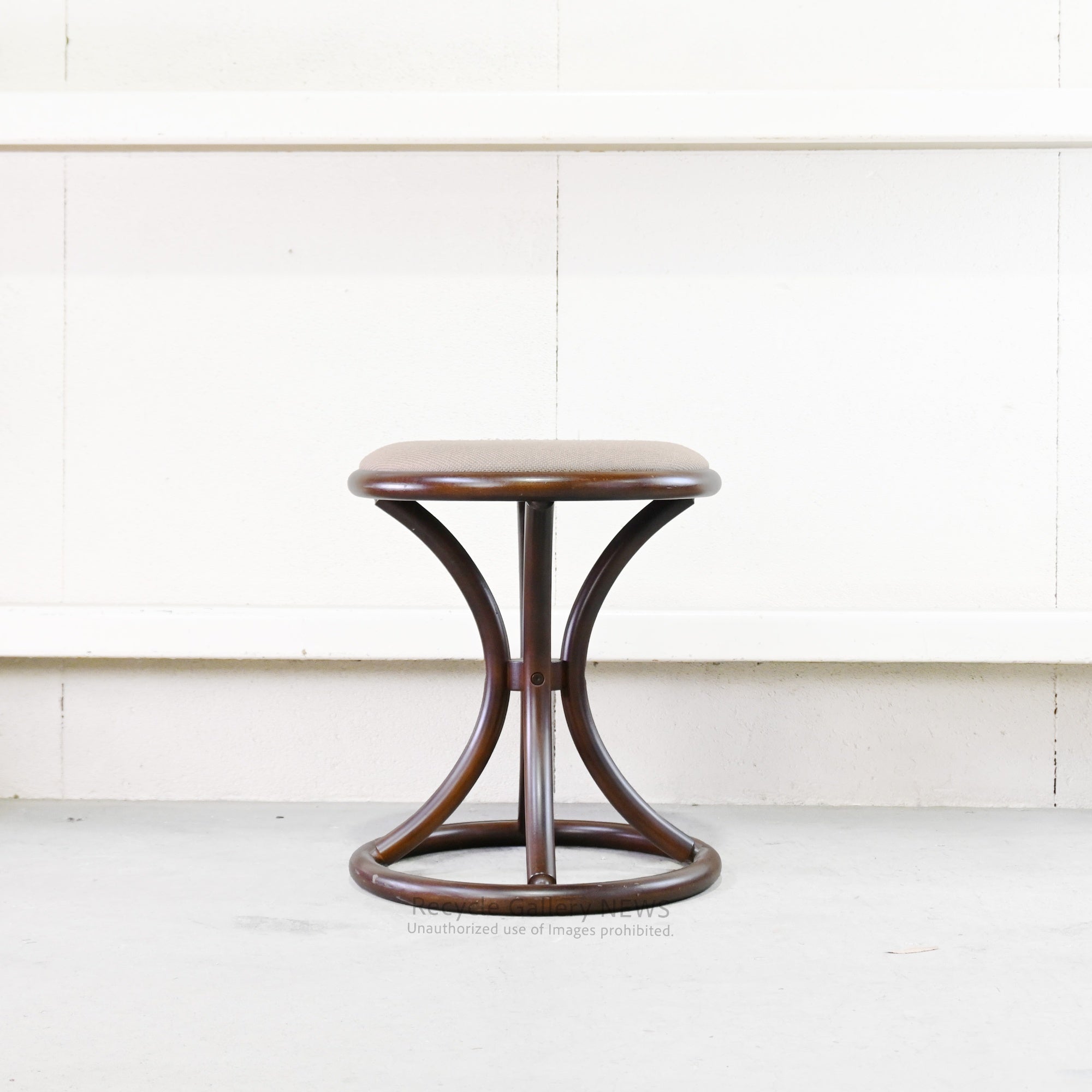 Akita Woodworking Riki Watanabe No. 308 Round Stool, Bentwood Furniture / 秋田木工 渡辺力 No.308 リキラウンドスツール 曲木 家具