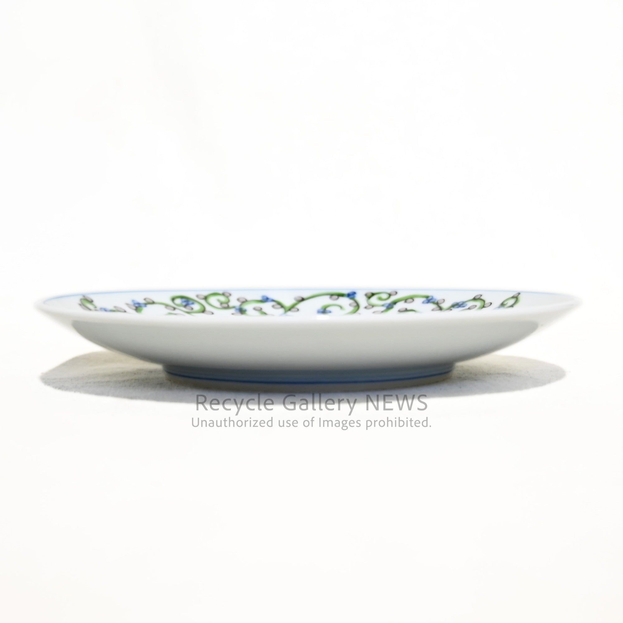源右衛門 染綿 ミナイ手樹下美人 カップ＆ソーサー エナメル / Genemon Kiln Somenishiki Minai-te Lady Under a Tree Cup and saucer Enamel