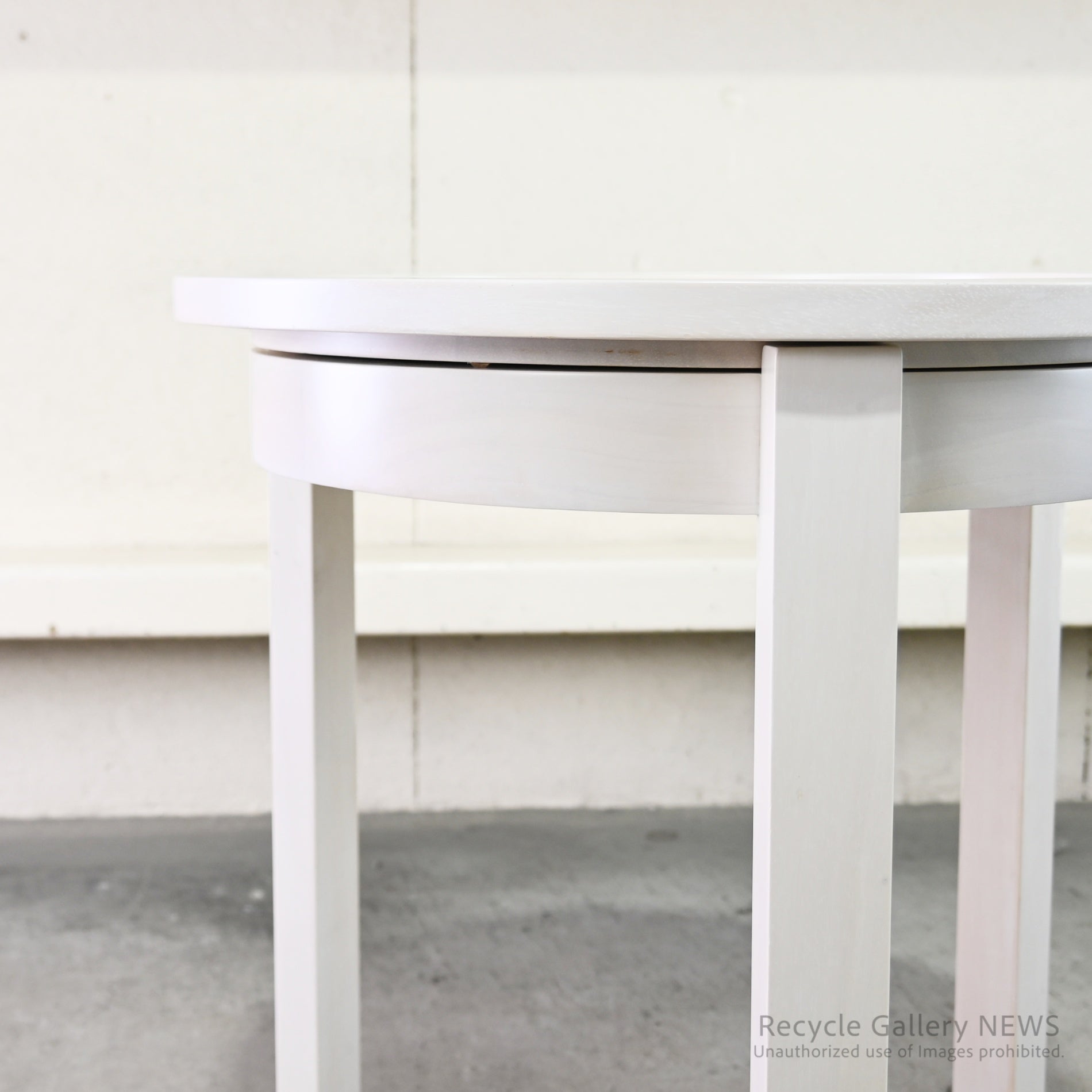 Cassina SELENE  Wooden Round Side Table Italy / カッシーナ セレーネ 木製 ラウンドサイドテーブル イタリア
