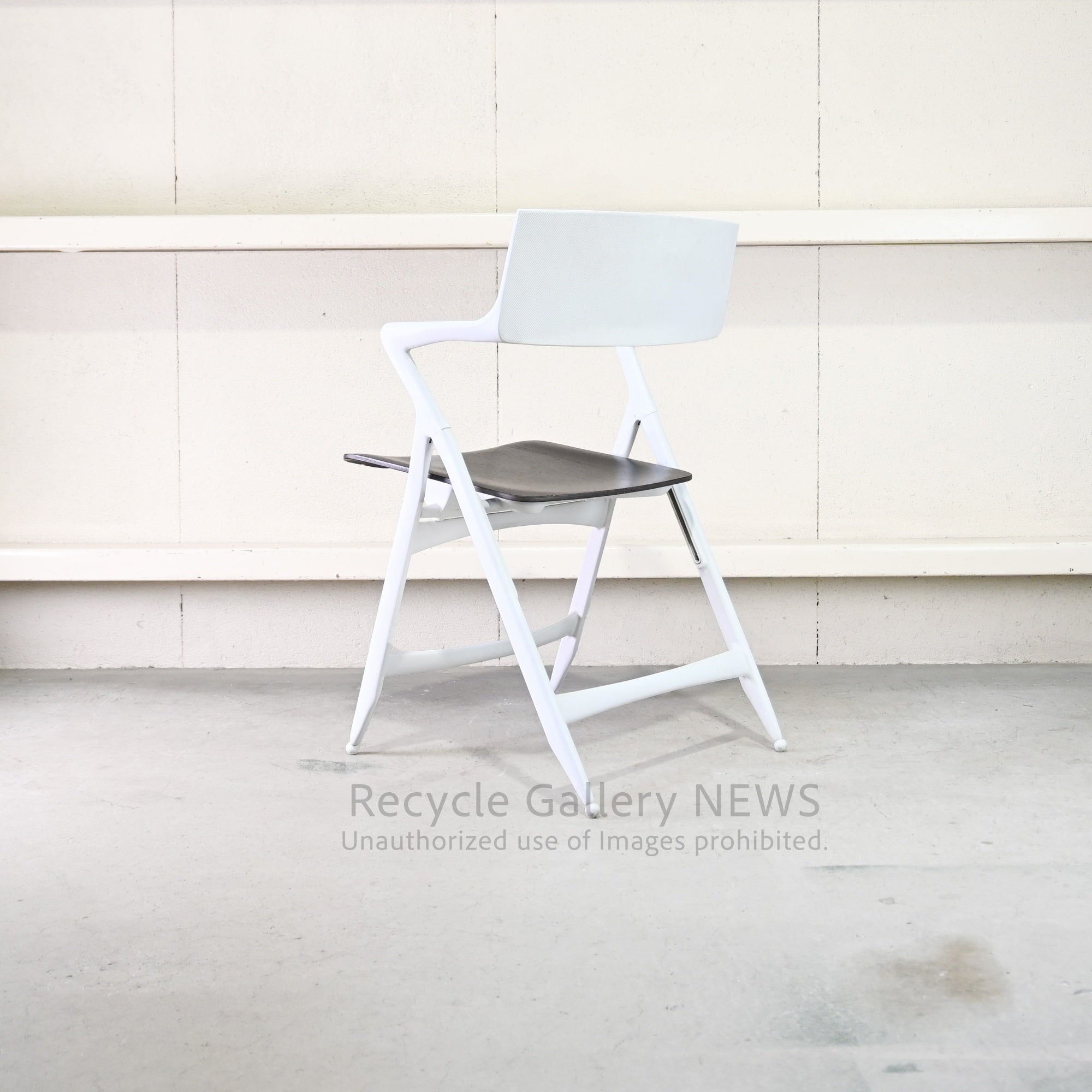 Discontinued Plywood Seat  kartell Dolly chair by Antonio Citterio Italy Milan /  カルテル  ドリー チェア イタリアミラノ アントニオ・チッテリオ プライウッド座面 廃盤品