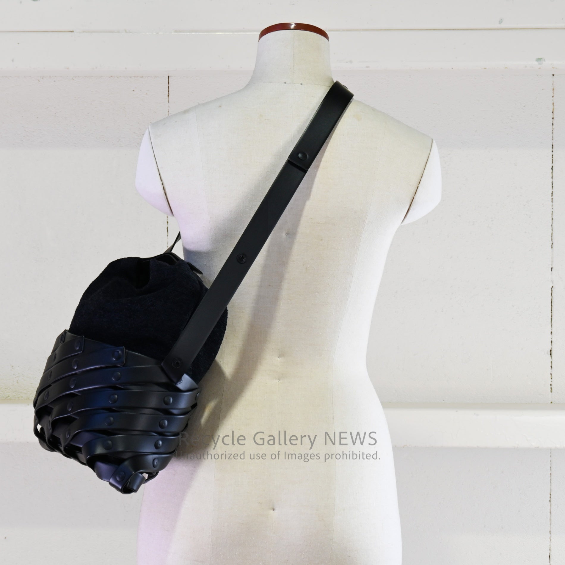 ISSEY MIYAKE Spiral Grid 2-Way Large Bag IM13AG502 Black / イッセイミヤケ スパイラルグリッド ラージバッグ ブラック