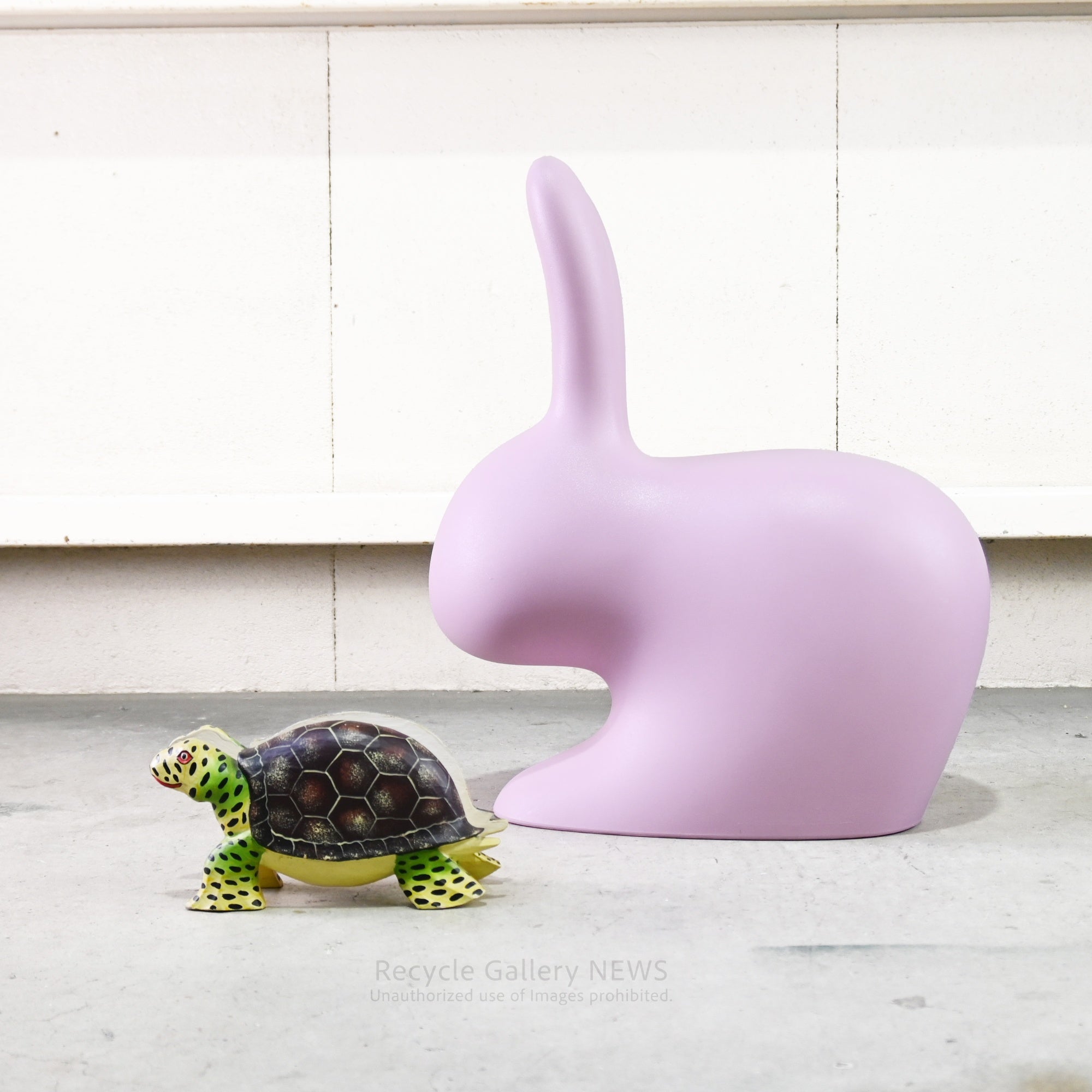 Qeeboo  Rabbit Chair Baby Pink Italian  Polyethylene Playful Storybook Design Indoor & Outdoor Use / クイーブー ラビットチェア  イタリア 物語 遊び心 ピンク ポリエチレン 内外兼用