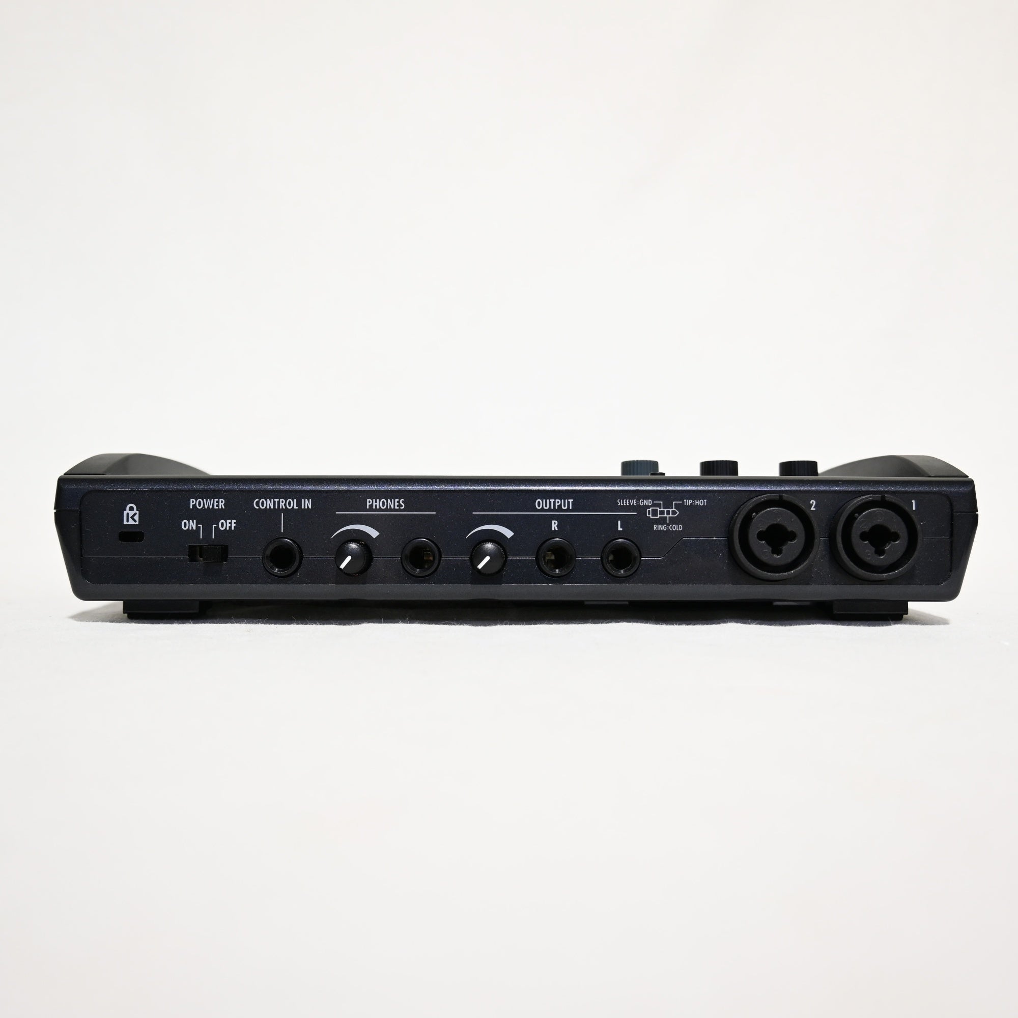 ZOOM R8 Multi-Track Recorder + FS 01 Foot Switch Set Discontinued product / ズーム R8 マルチトラックレコーダー＋ FS 01フットスイッチ セット 生産終了モデル