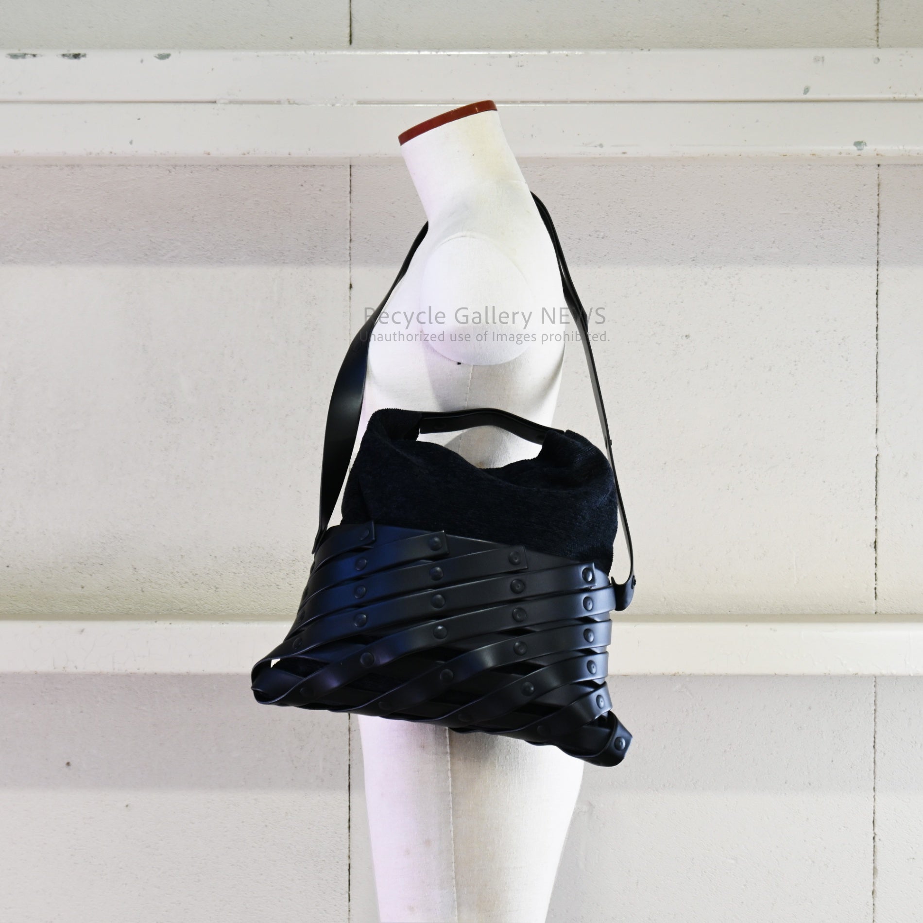 ISSEY MIYAKE Spiral Grid 2-Way Large Bag IM13AG502 Black