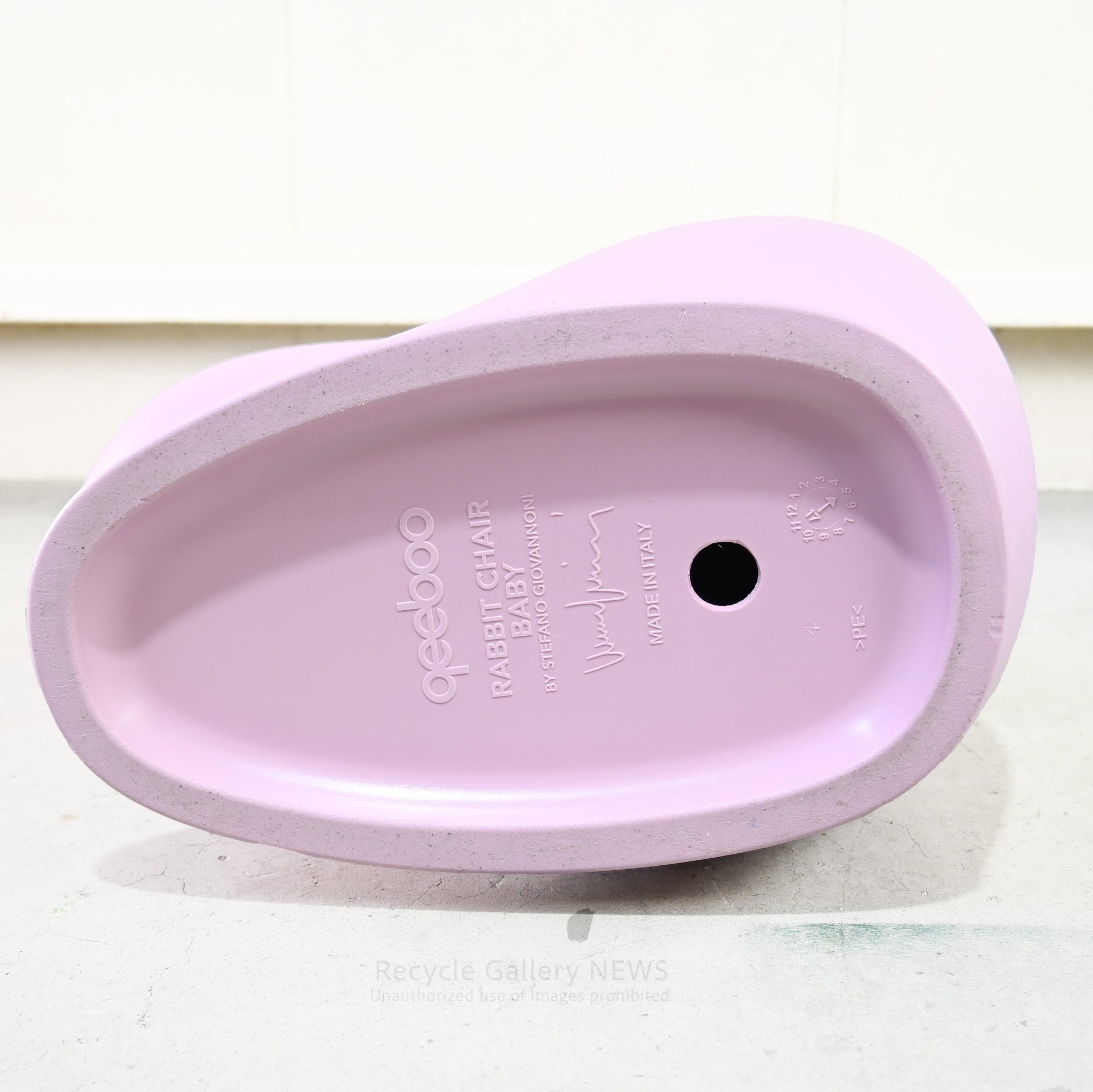 Qeeboo  Rabbit Chair Baby Pink Italian  Polyethylene Playful Storybook Design Indoor & Outdoor Use / クイーブー ラビットチェア  イタリア 物語 遊び心 ピンク ポリエチレン 内外兼用